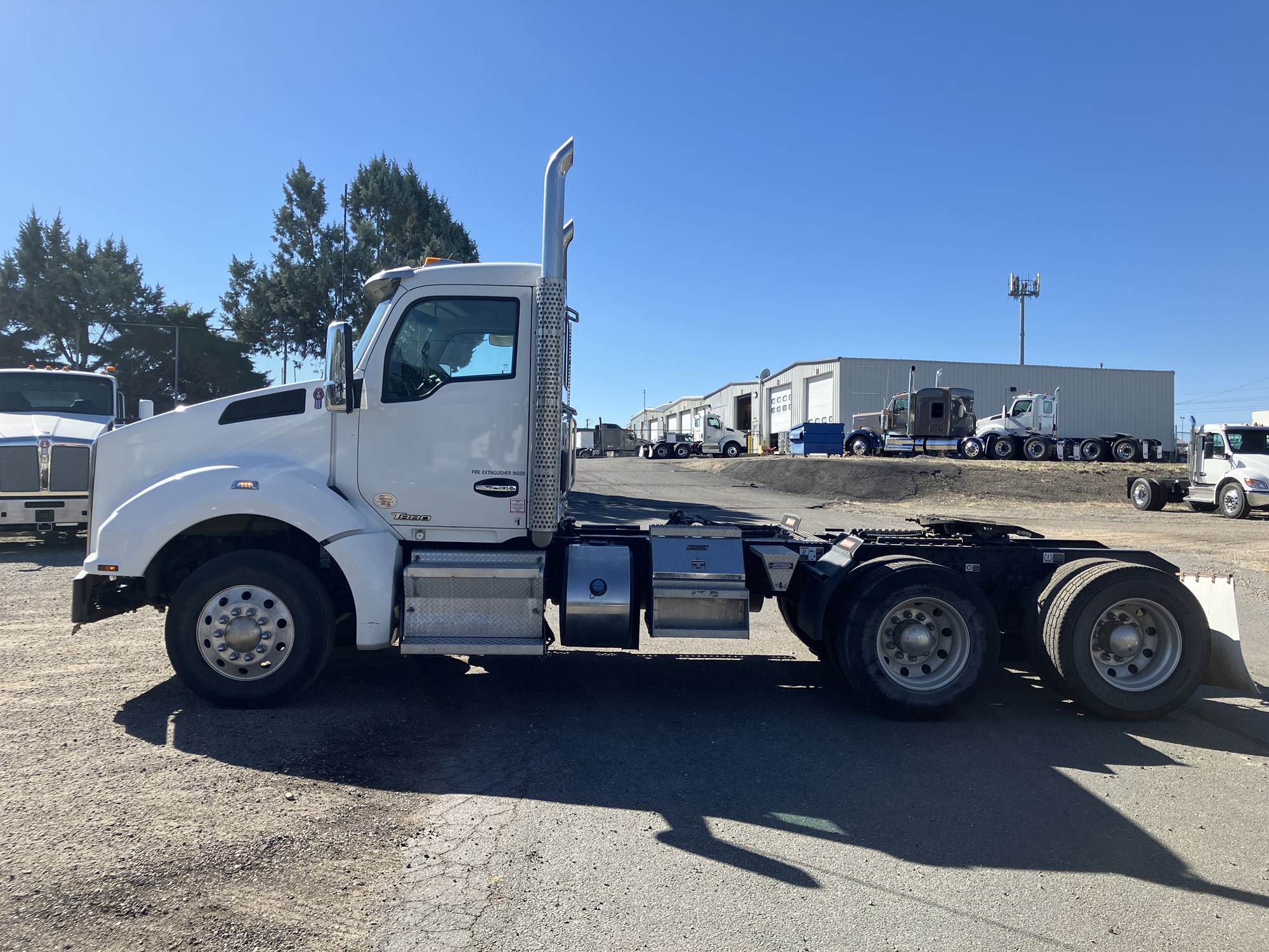 2020 Kenworth T880 - image 2 of 6