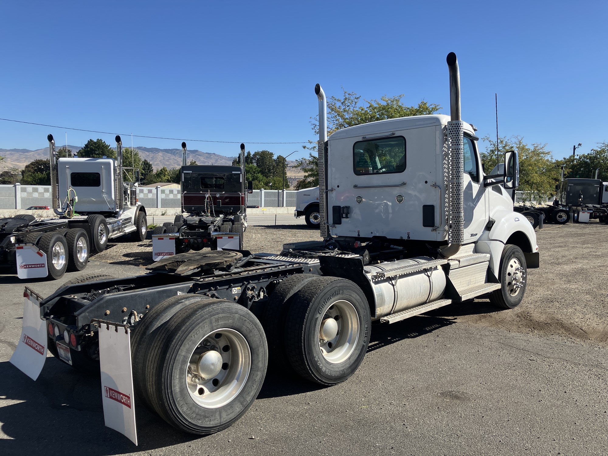 2020 Kenworth T880 - image 5 of 6