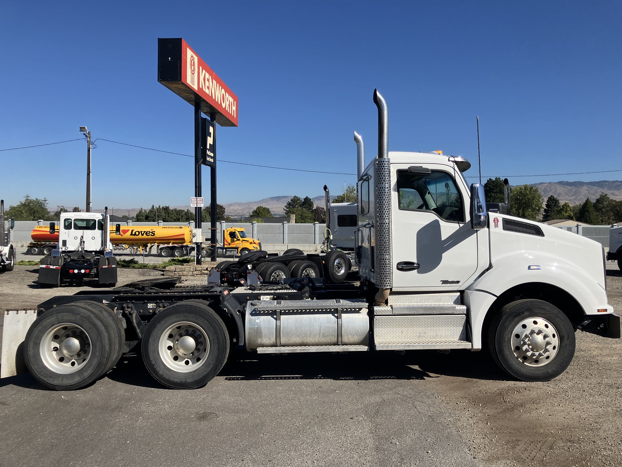 2020 Kenworth T880 - image 6 of 6