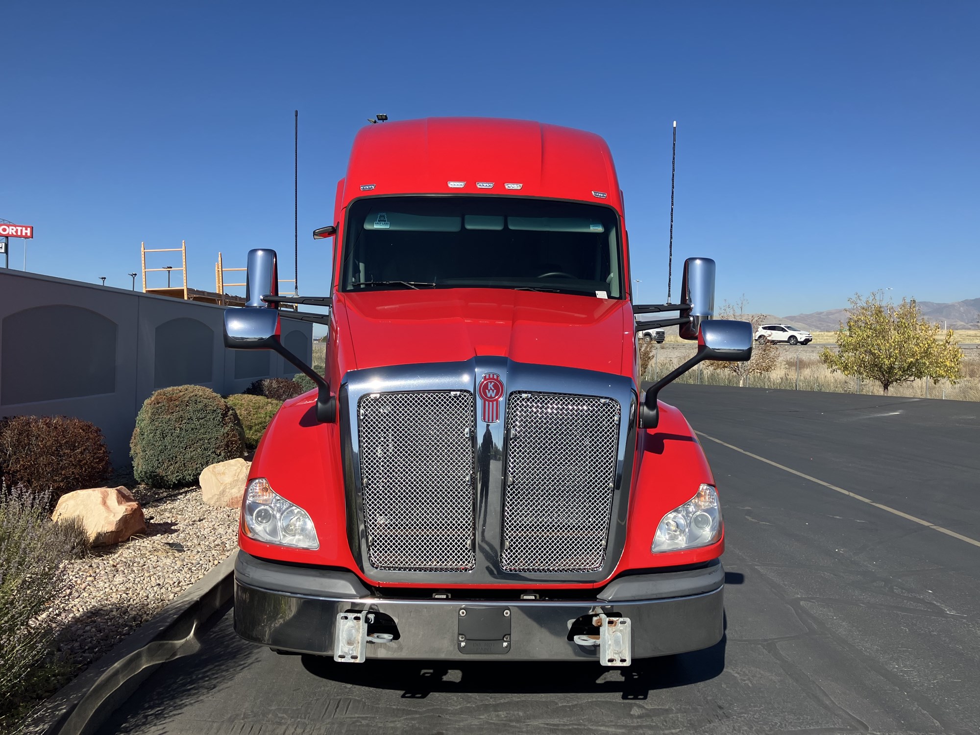 2020 Kenworth T680 - image 3 of 6