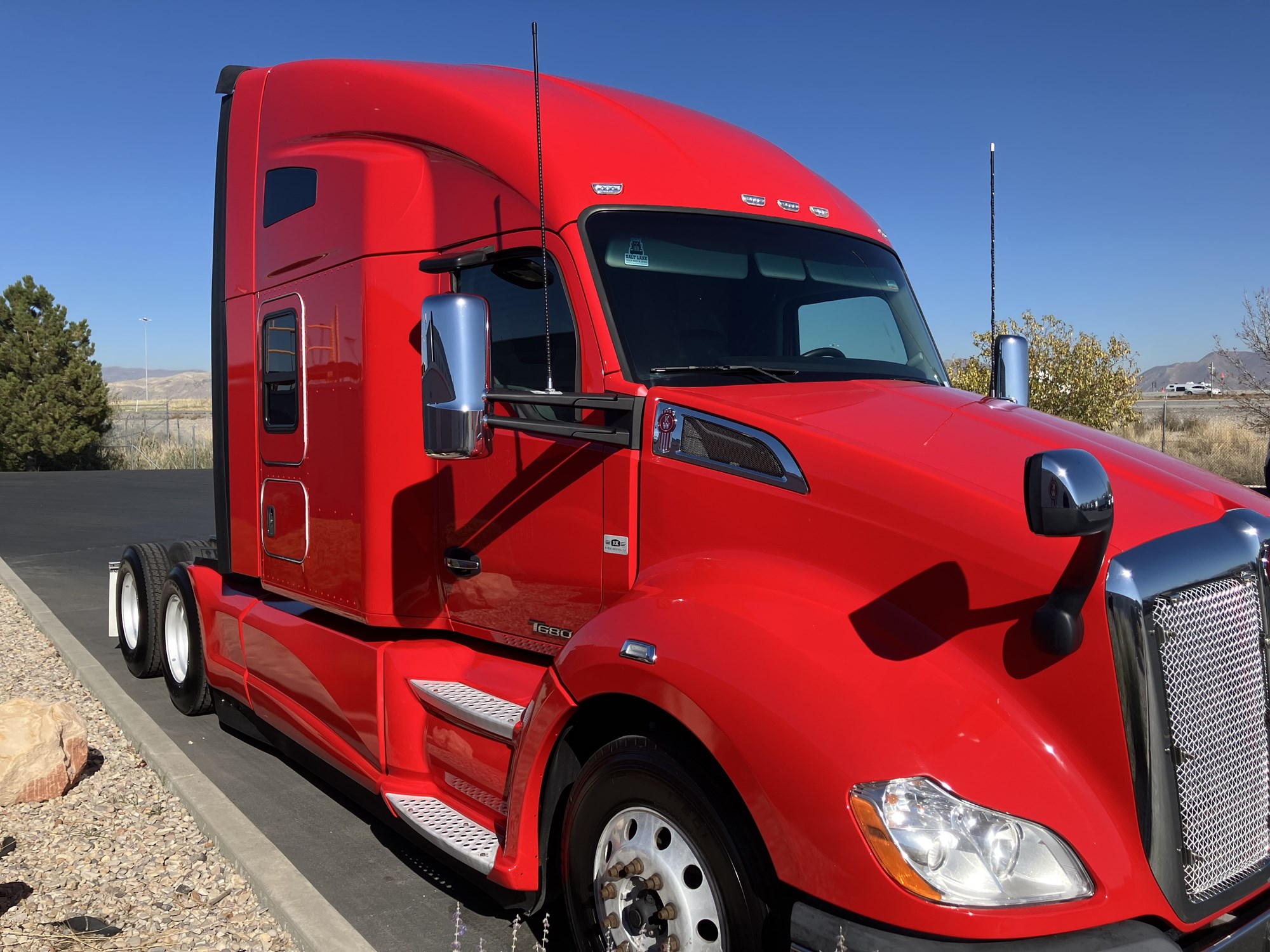 2020 Kenworth T680 - image 4 of 6