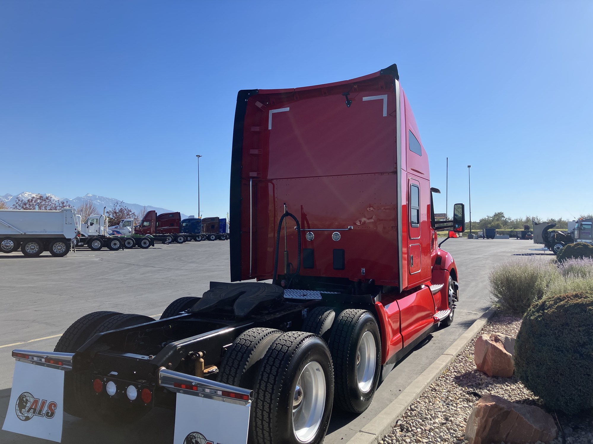 2020 Kenworth T680 - image 5 of 6