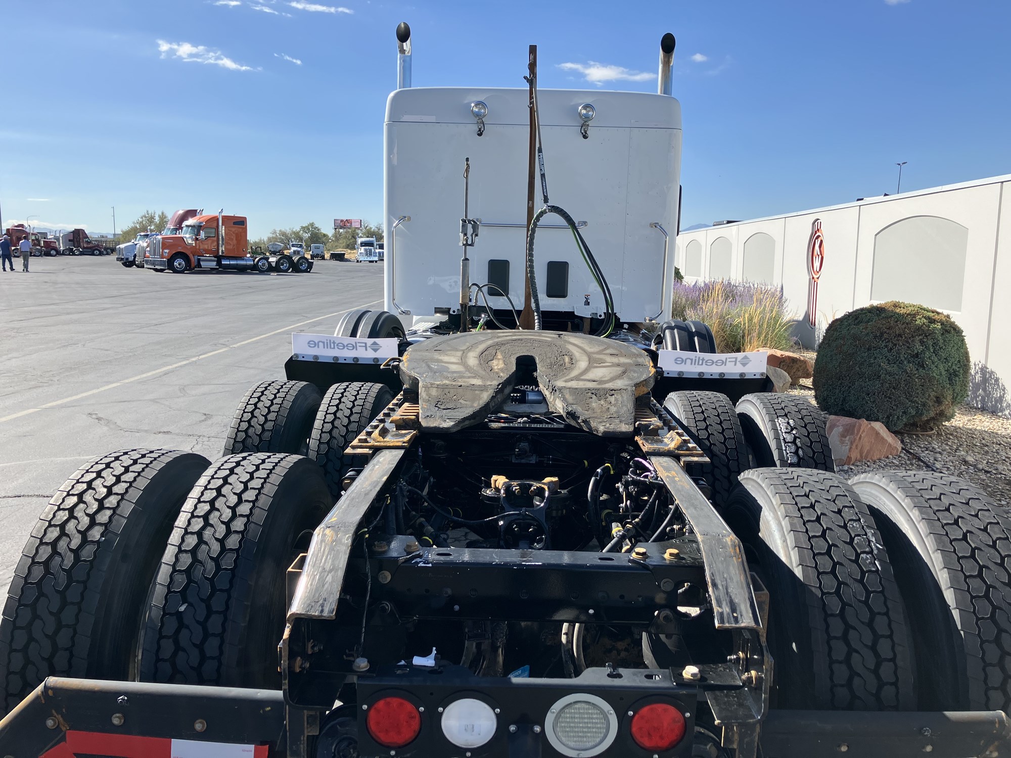 2020 Kenworth T880 - image 5 of 6