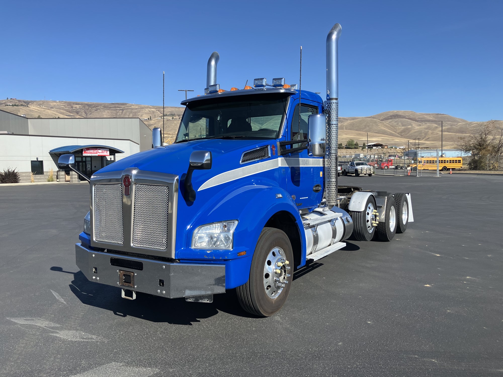 2020 Kenworth T880 2020 Kenworth T880 - image 1 of 6