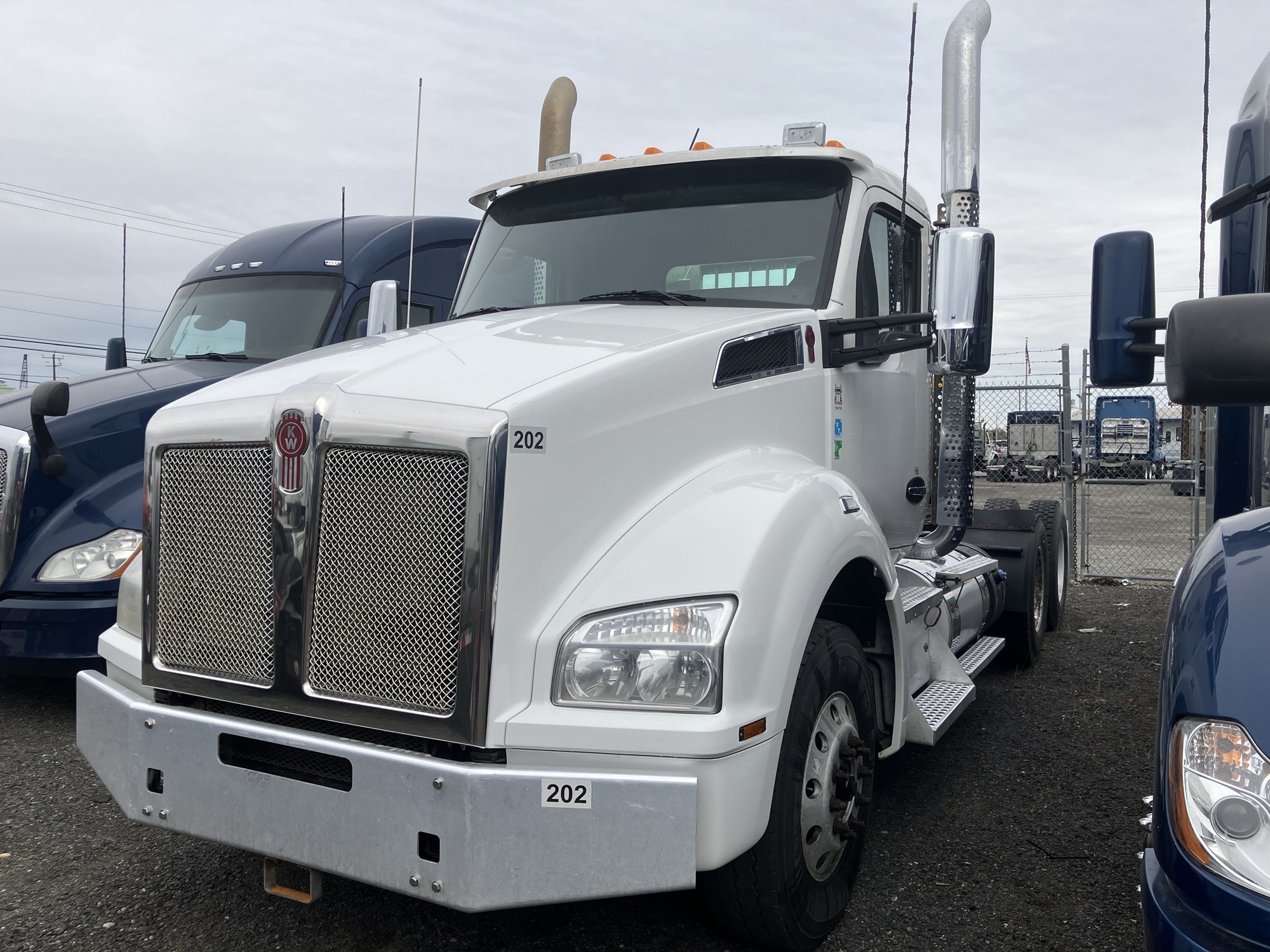 2020 Kenworth T880 - image 1 of 4