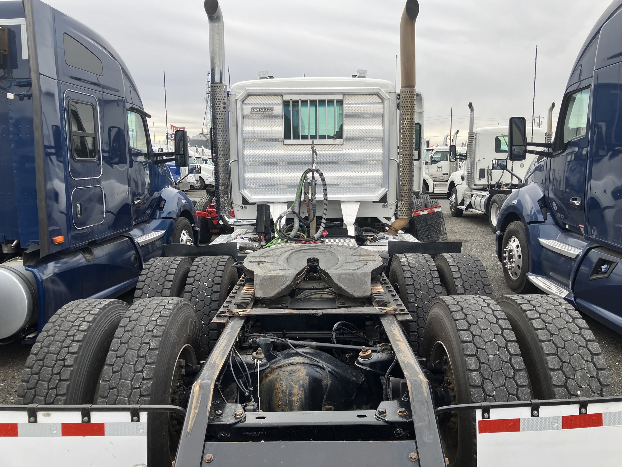 2020 Kenworth T880 - image 2 of 4