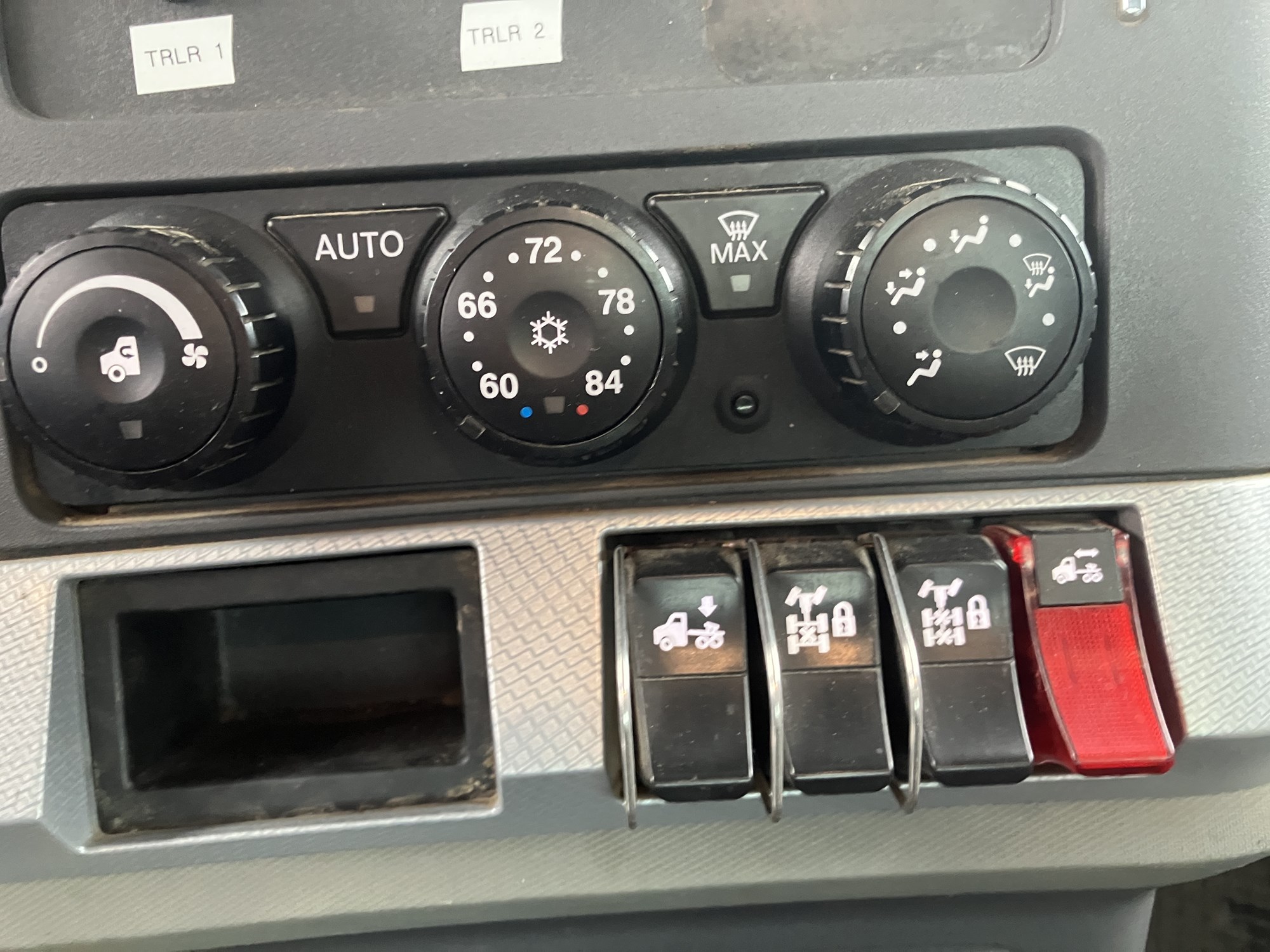 2020 Kenworth T880 - image 3 of 4