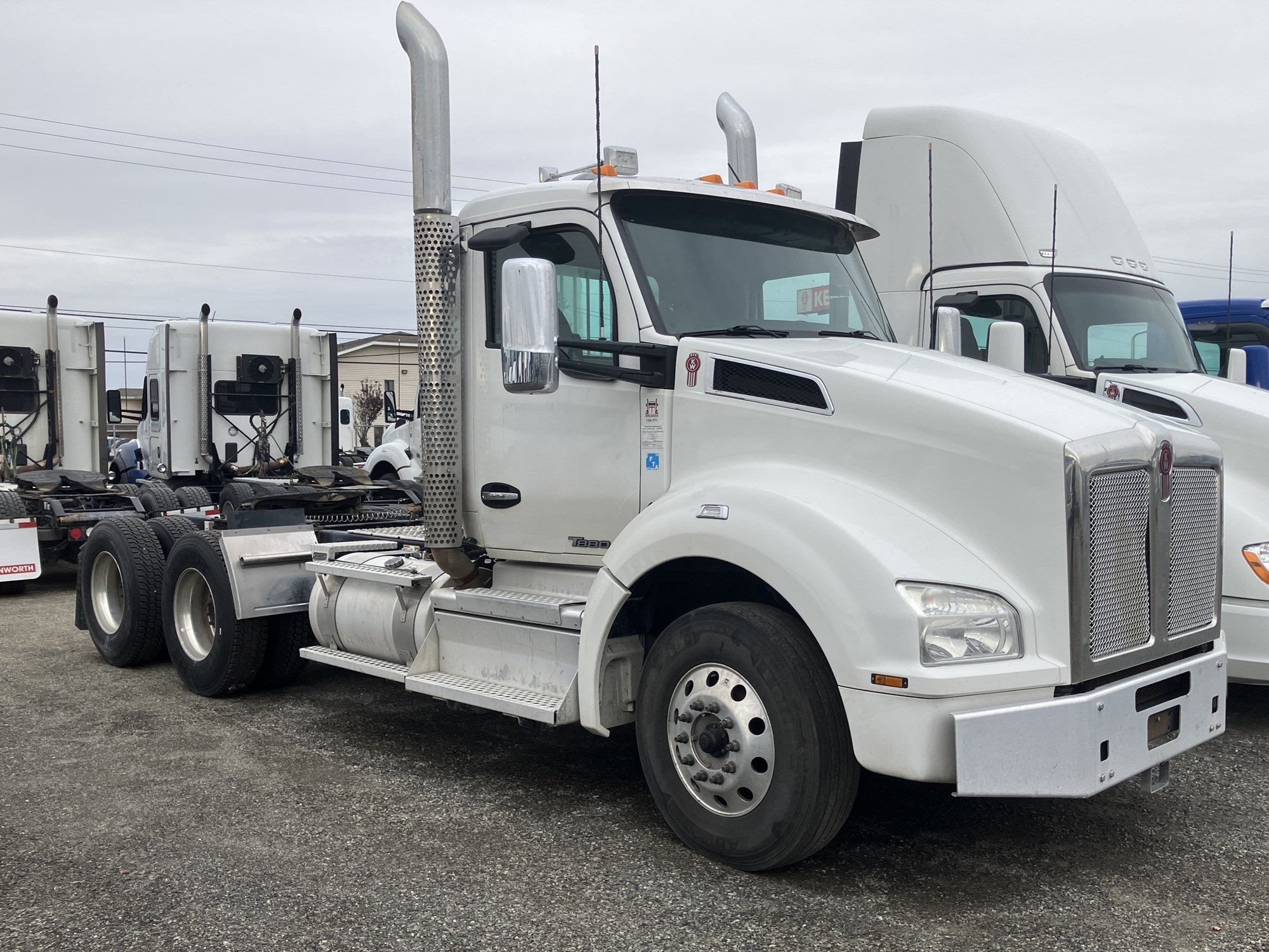 2021 Kenworth T880 - image 1 of 3