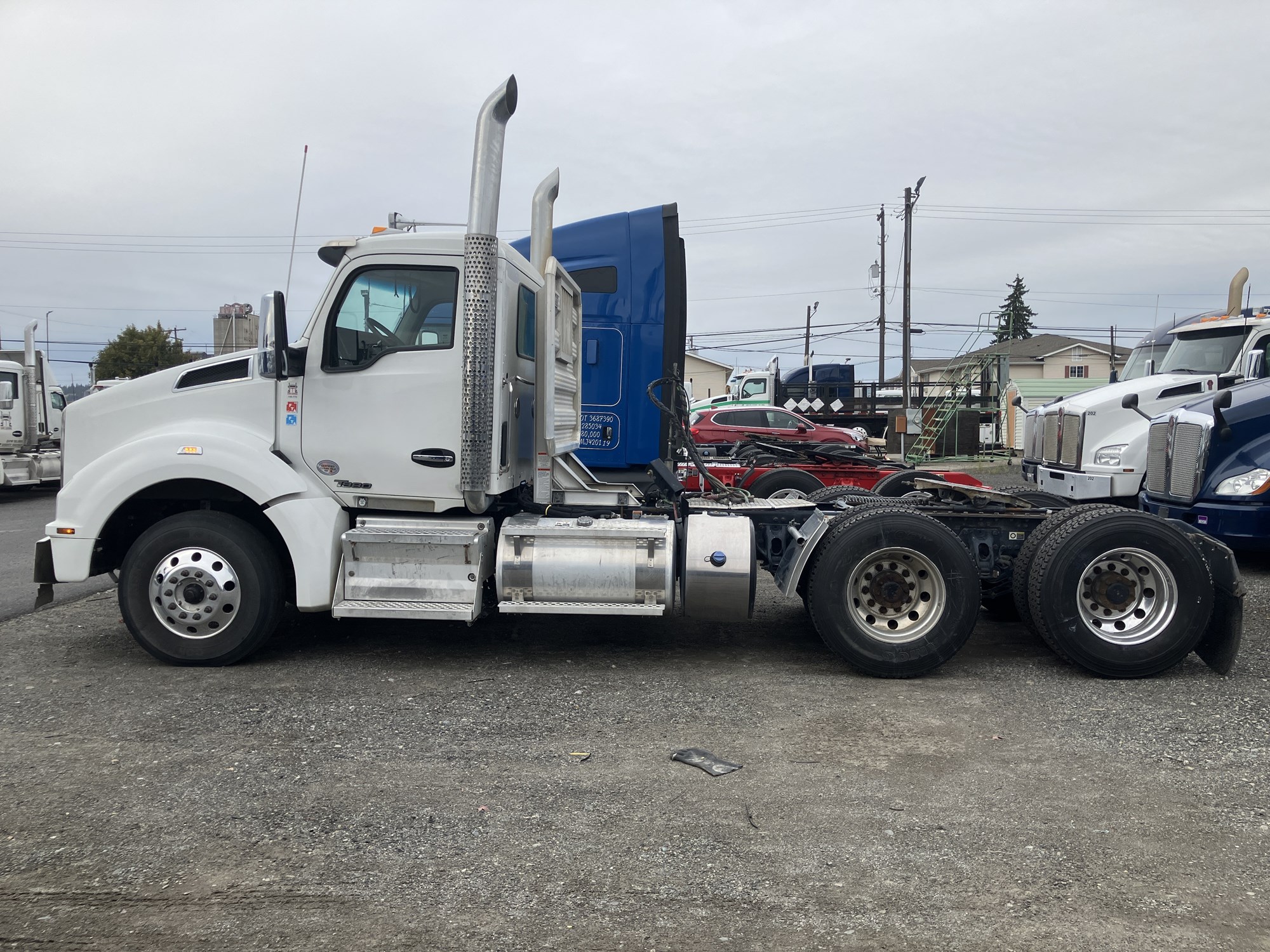 2021 Kenworth T880 - image 2 of 5
