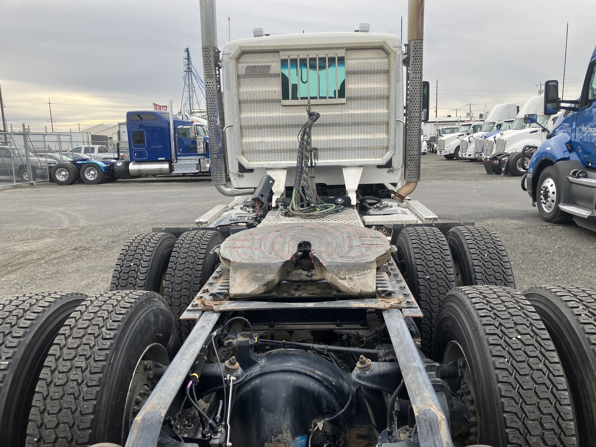 2021 Kenworth T880 - image 3 of 5