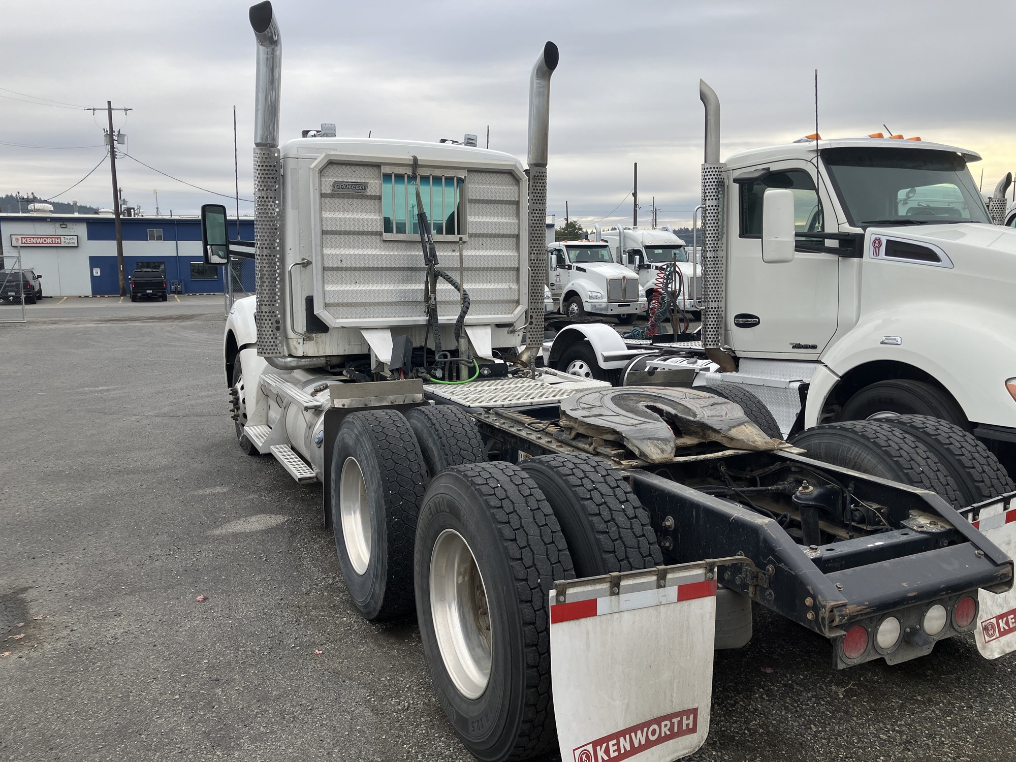 2021 Kenworth T880 - image 2 of 4