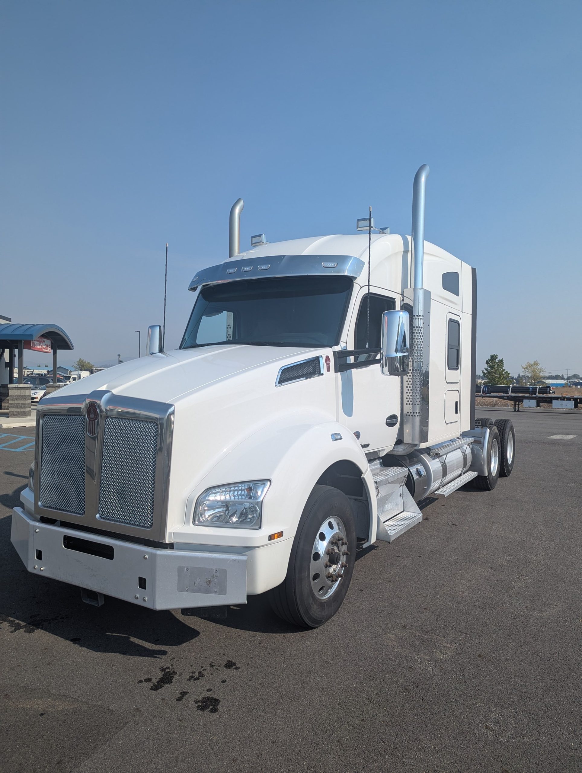 2021 Kenworth T880 - image 1 of 6