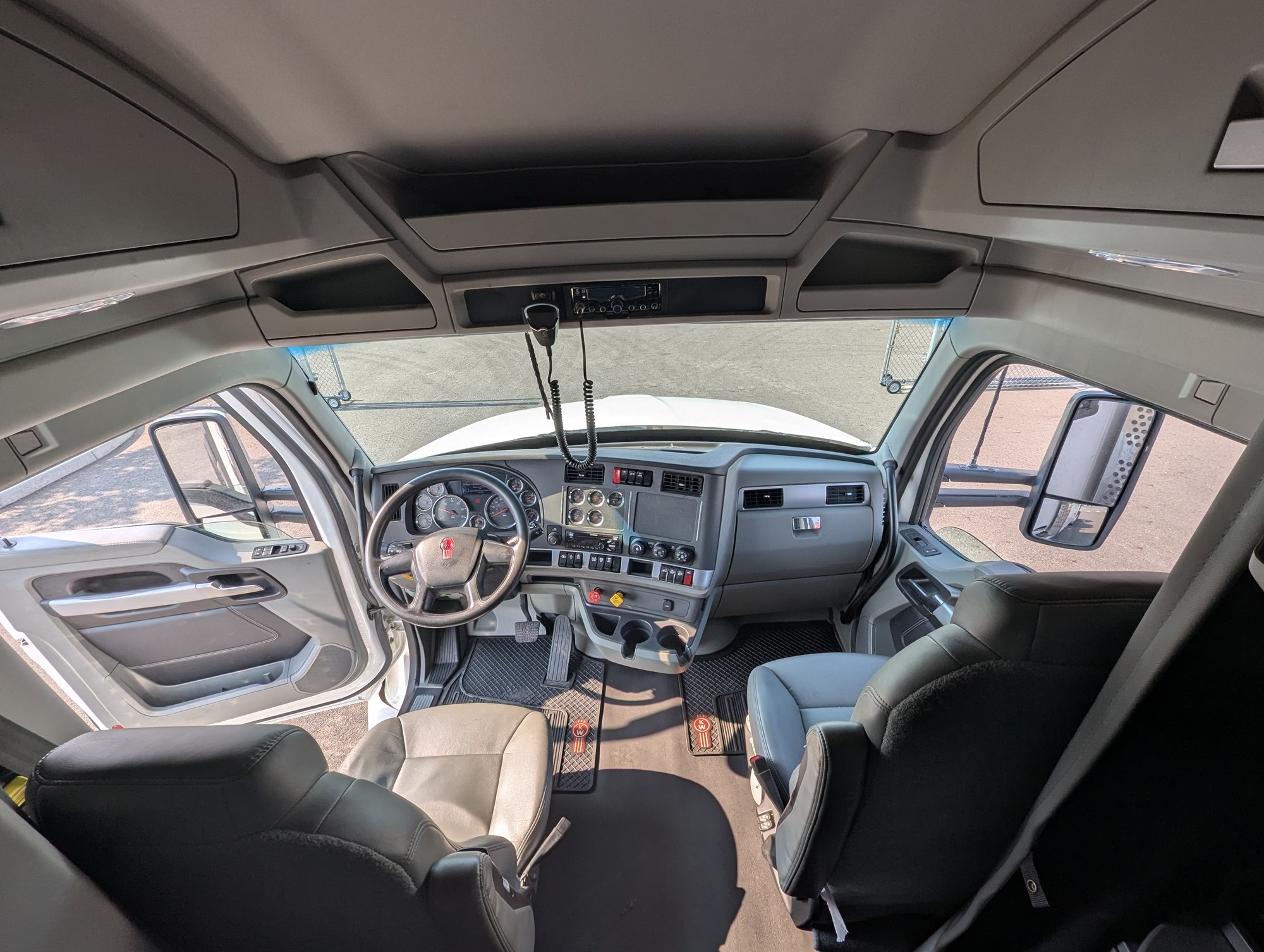2021 Kenworth T880 - image 4 of 6