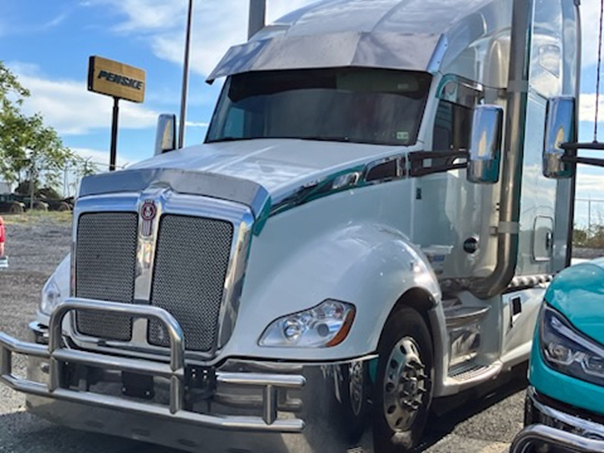 2021 Kenworth T680 - image 1 of 6
