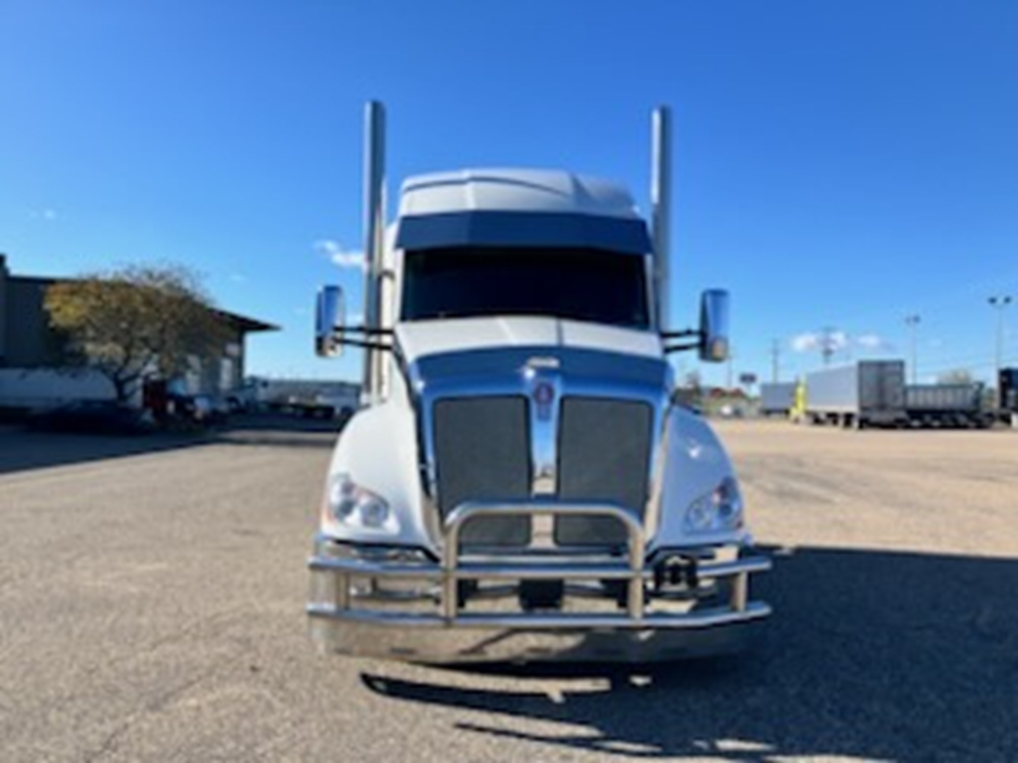 2021 Kenworth T680 2021 Kenworth T680 - image 2 of 6