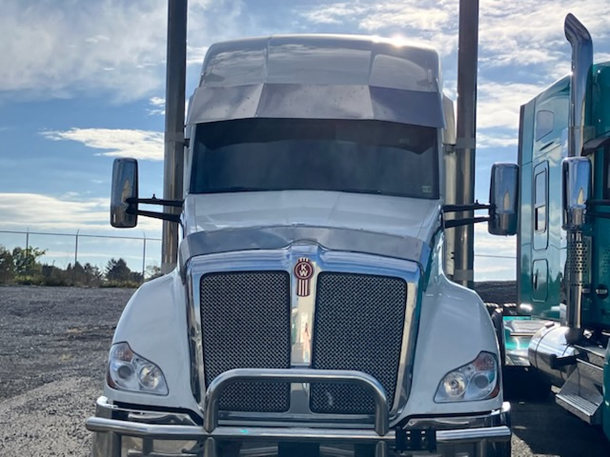 2021 Kenworth T680 - image 2 of 6