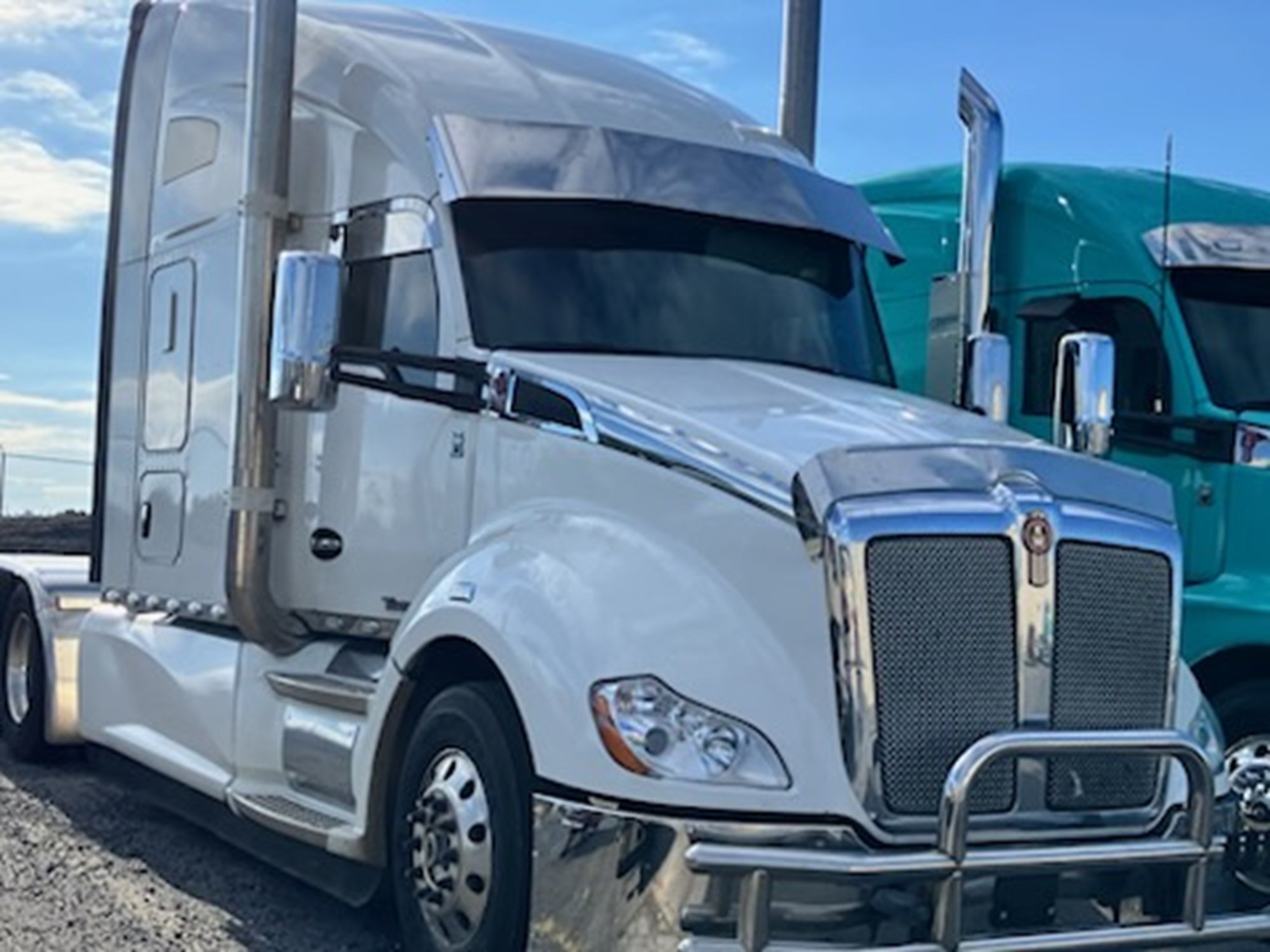 2021 Kenworth T680 - image 3 of 6