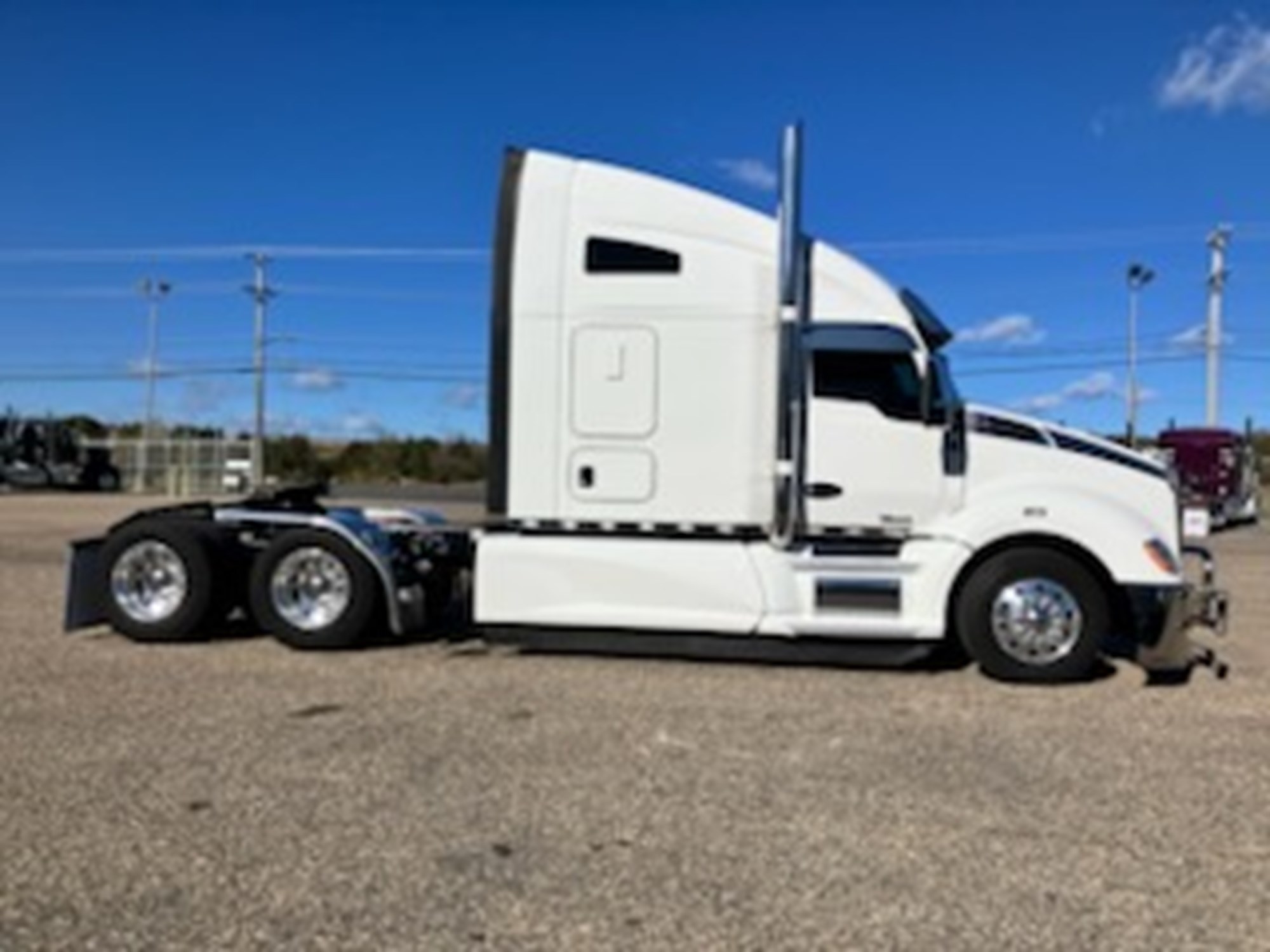 2021 Kenworth T680 2021 Kenworth T680 - image 4 of 6