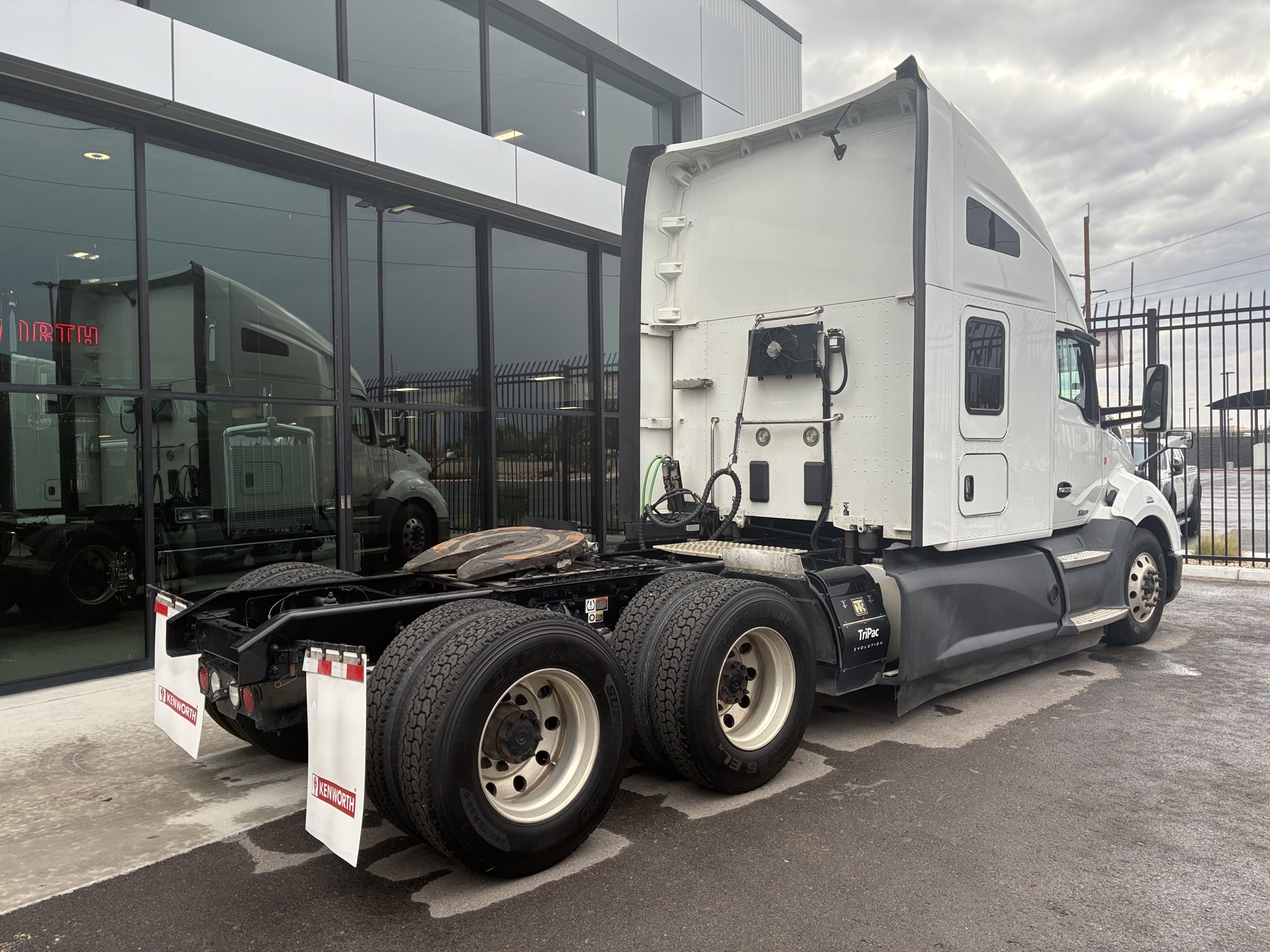 2021 Kenworth T680 - image 5 of 6