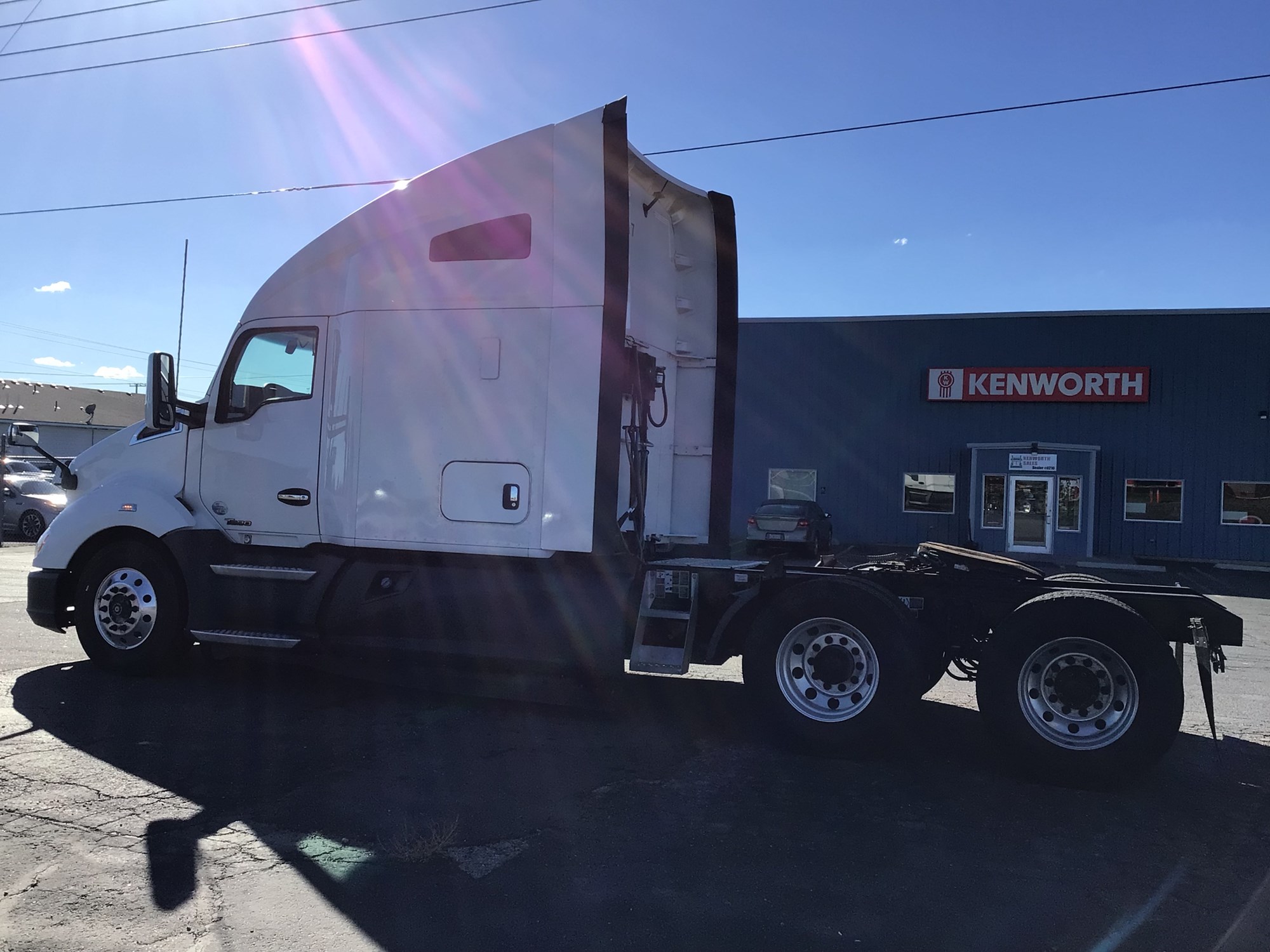2021 Kenworth T680 - image 2 of 6