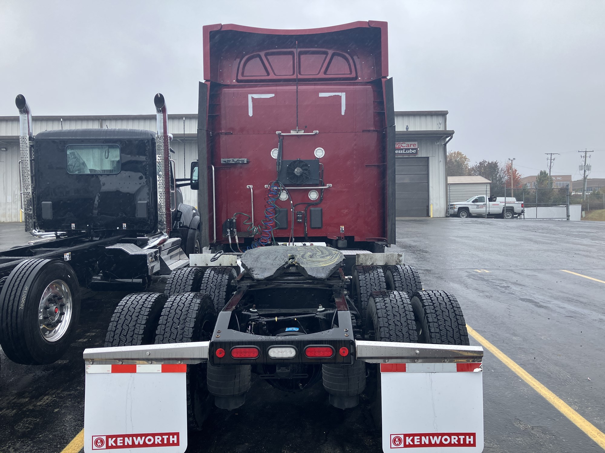 2022 Peterbilt 579 - image 3 of 5