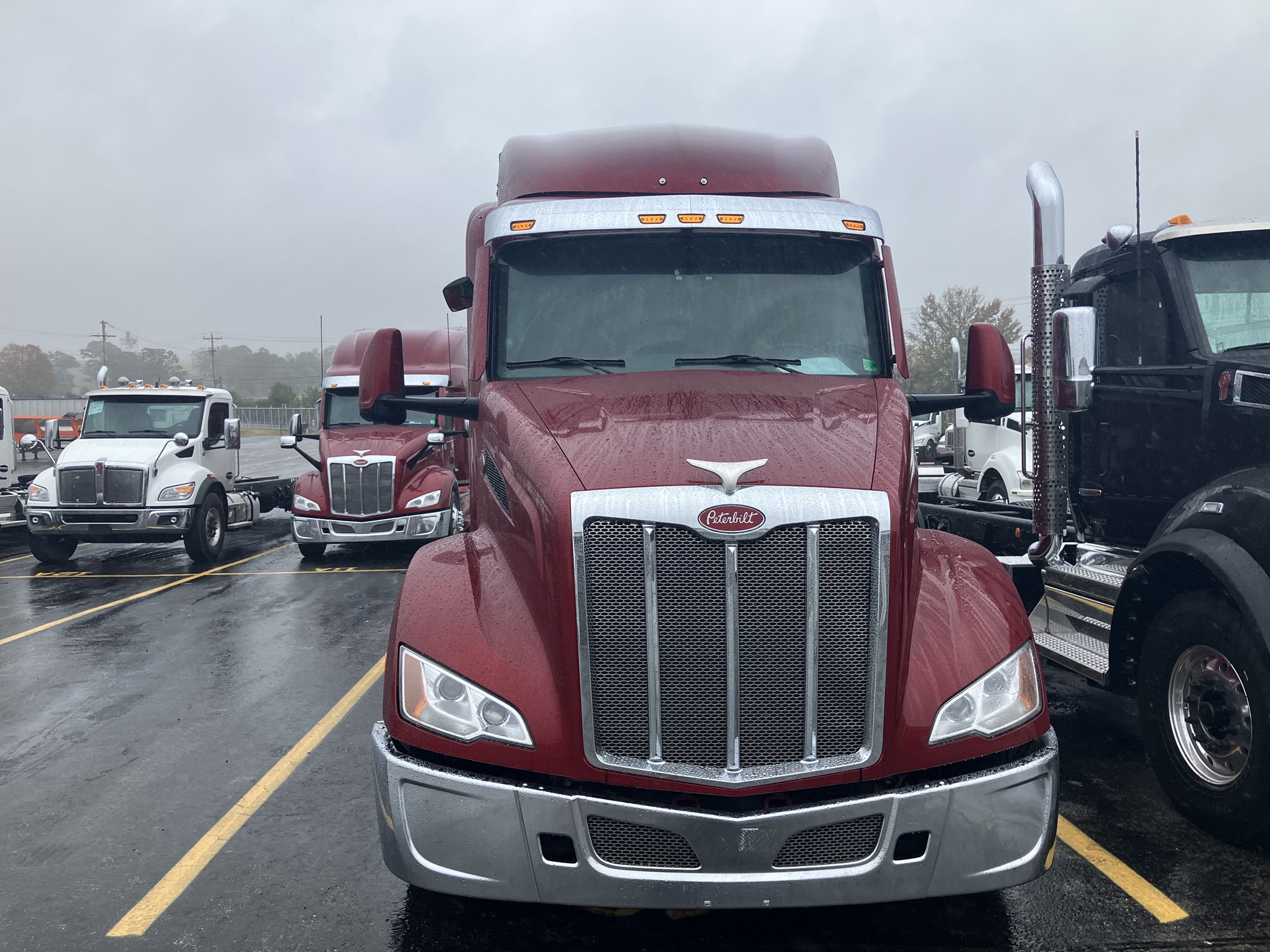 2022 Peterbilt 579 - image 4 of 5