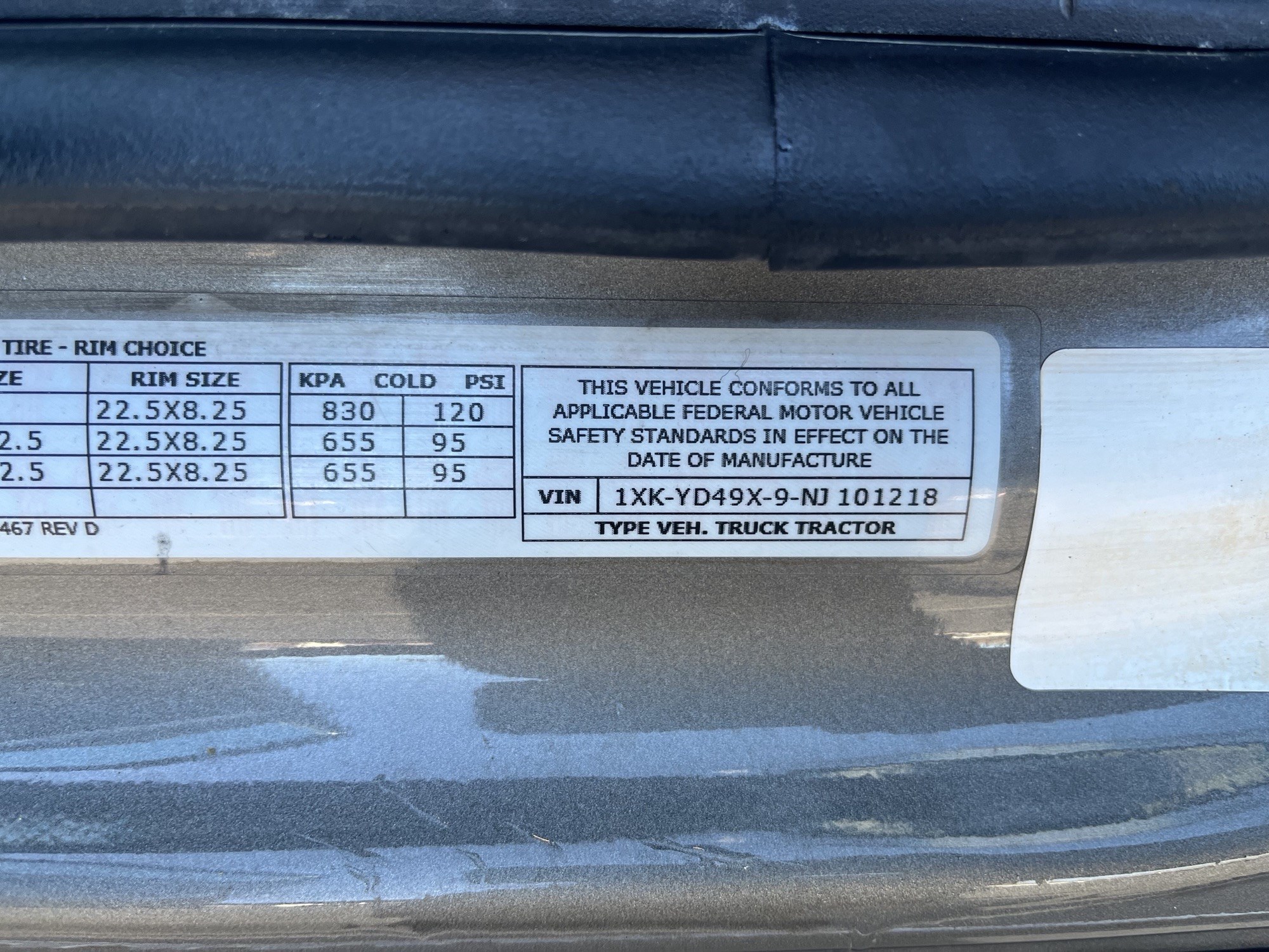 2022 Kenworth T680 - image 4 of 6