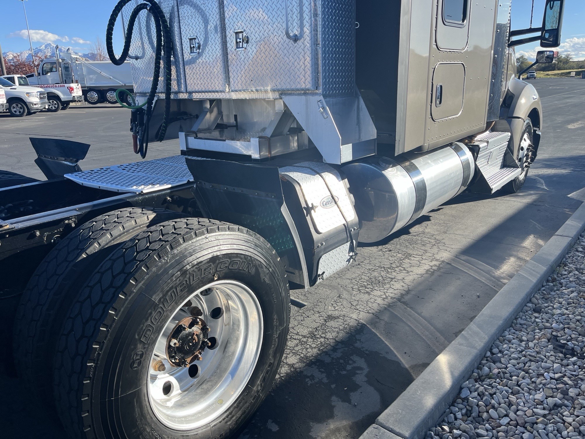 2022 Kenworth T680 - image 5 of 6