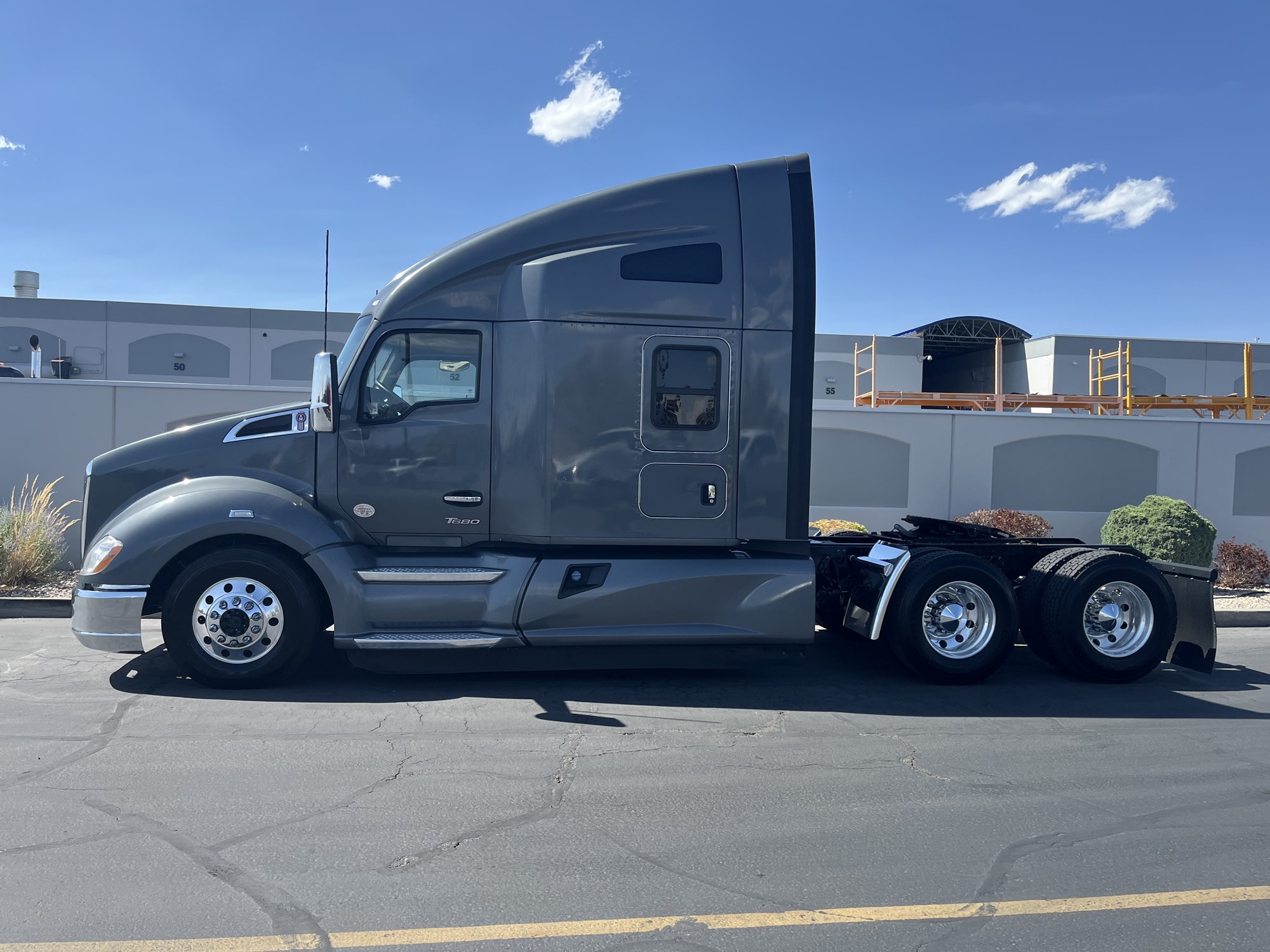 2022 Kenworth T680 - image 2 of 6