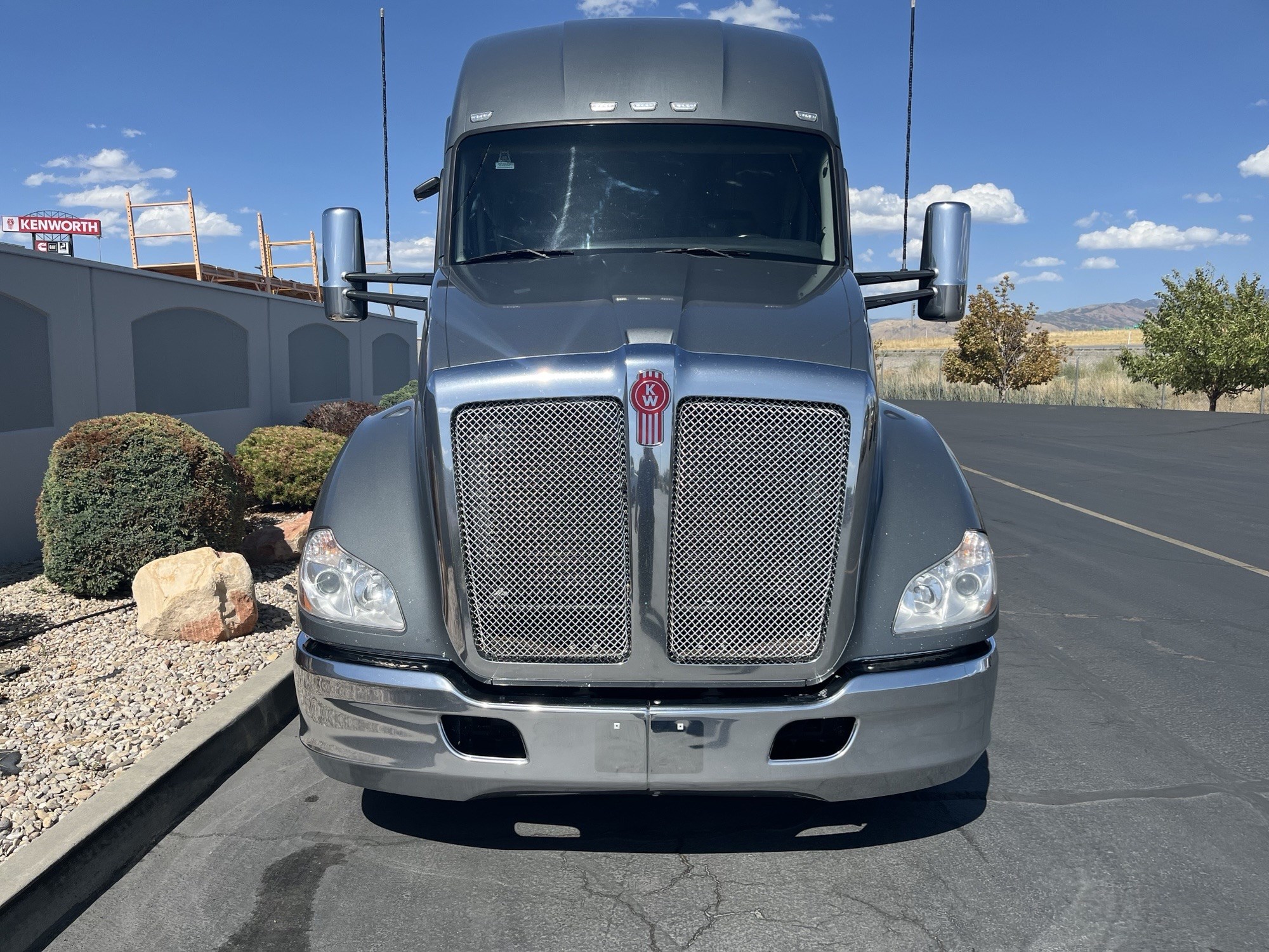 2022 Kenworth T680 - image 3 of 6