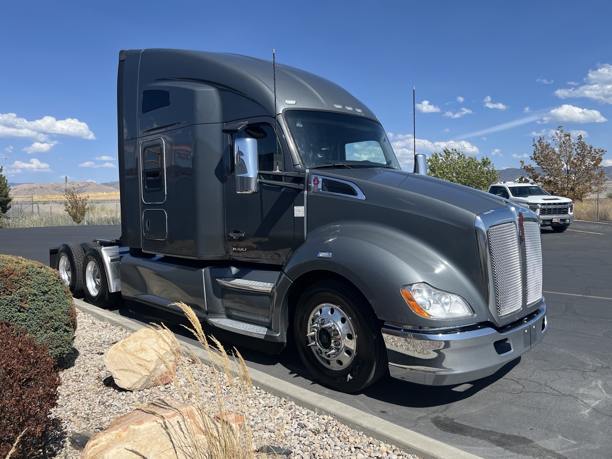2022 Kenworth T680 - image 4 of 6