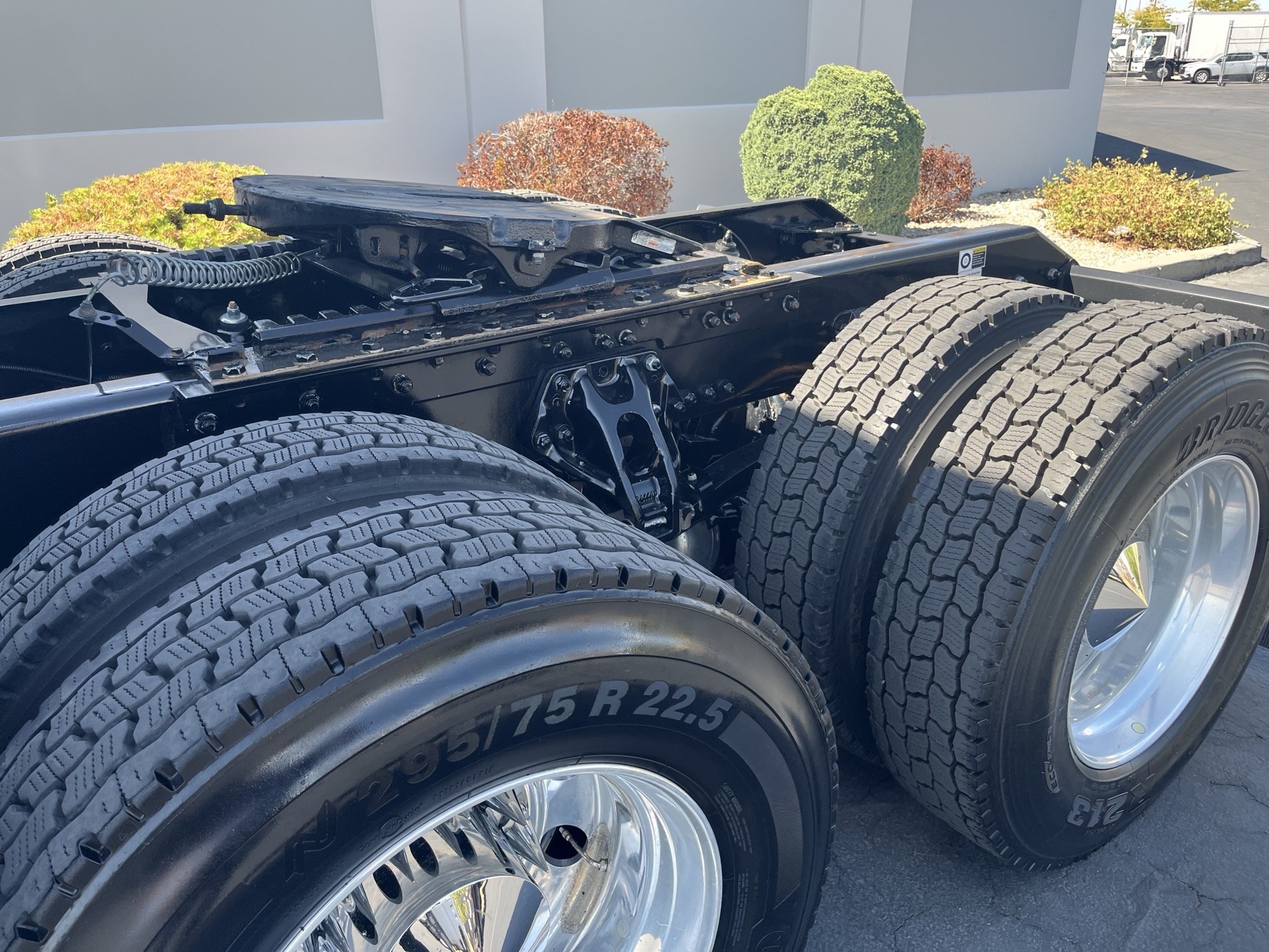 2022 Kenworth T680 - image 5 of 6