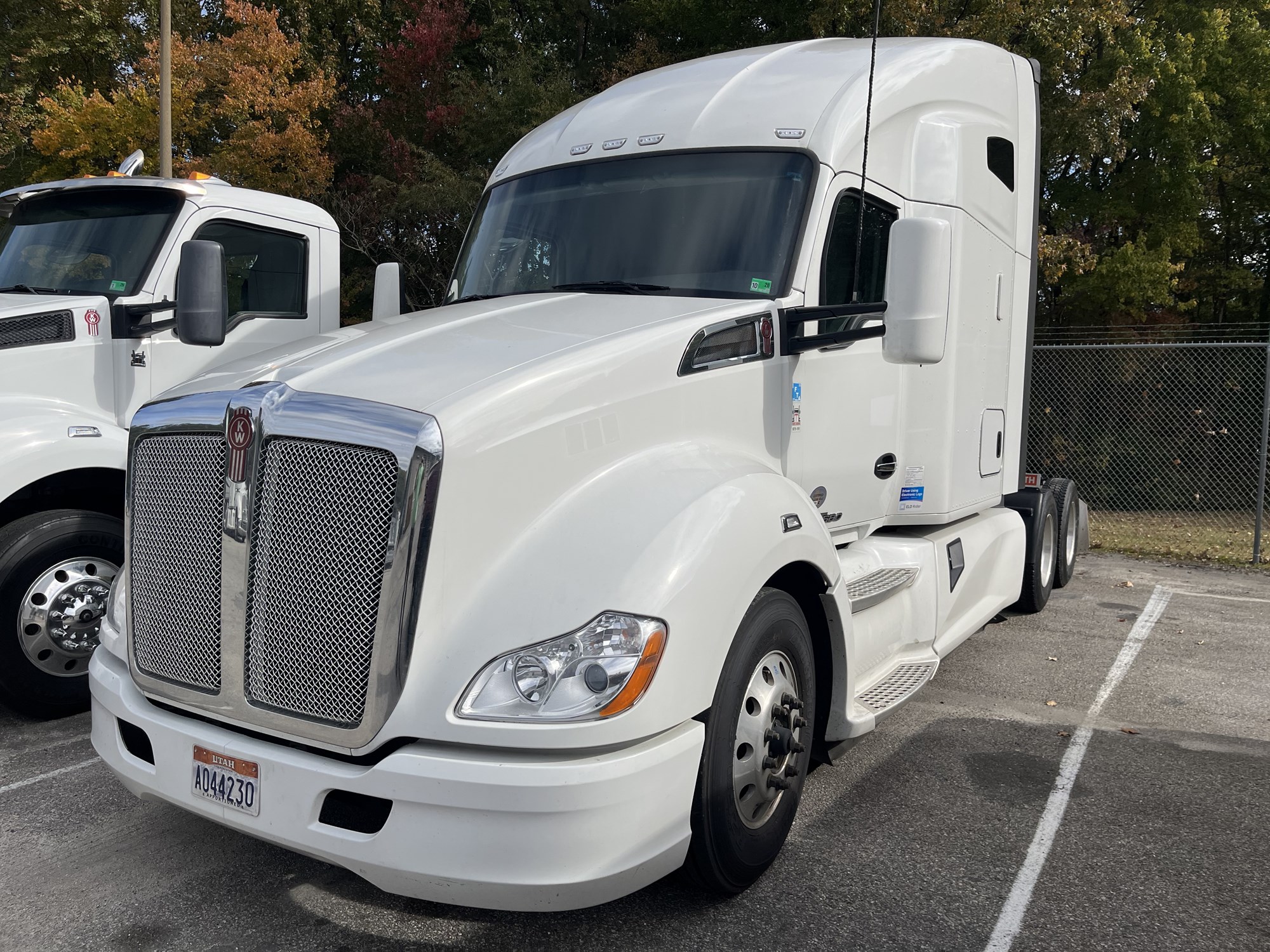 2022 Kenworth T680 - image 1 of 6