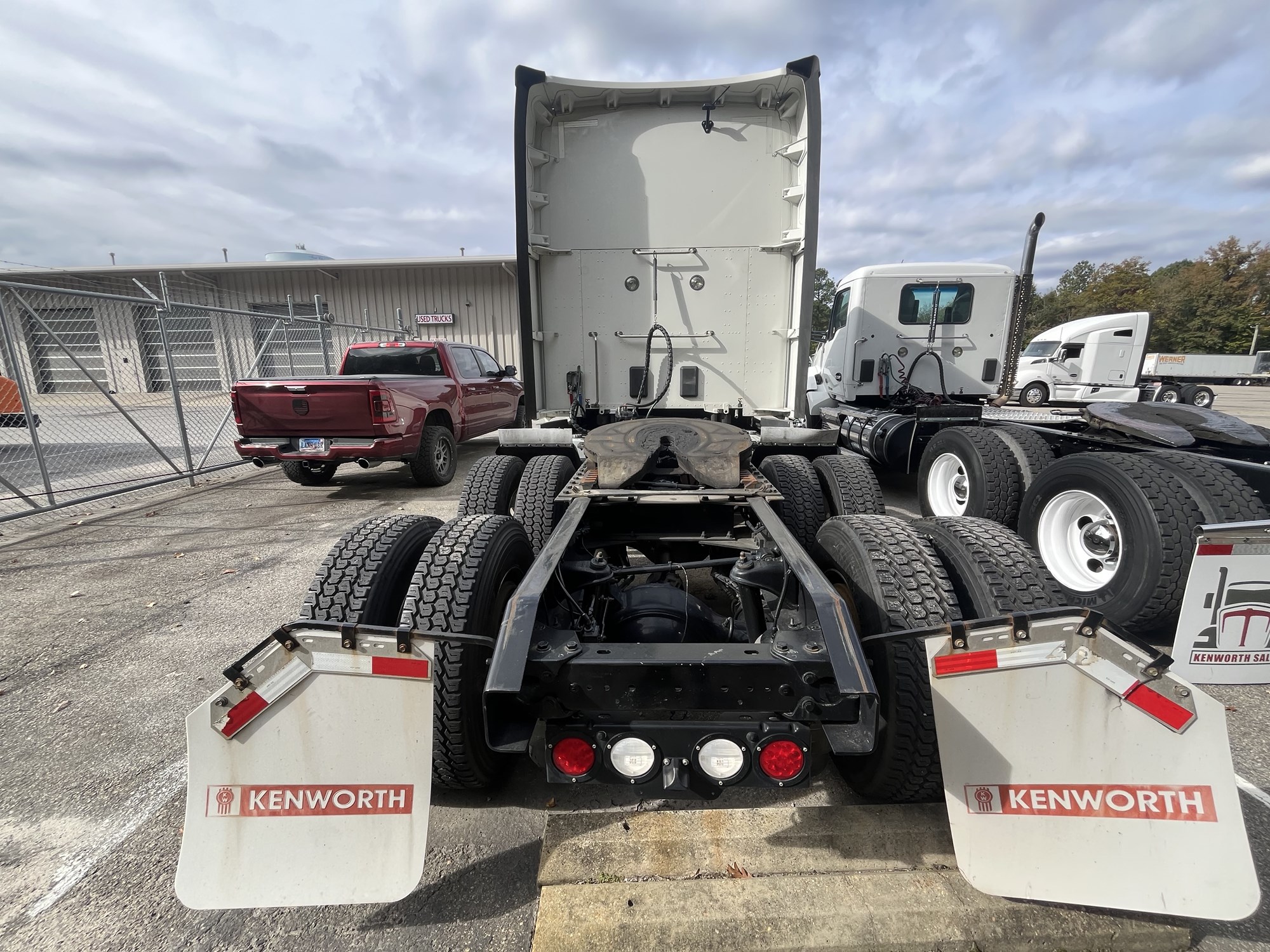 2022 Kenworth T680 - image 4 of 6