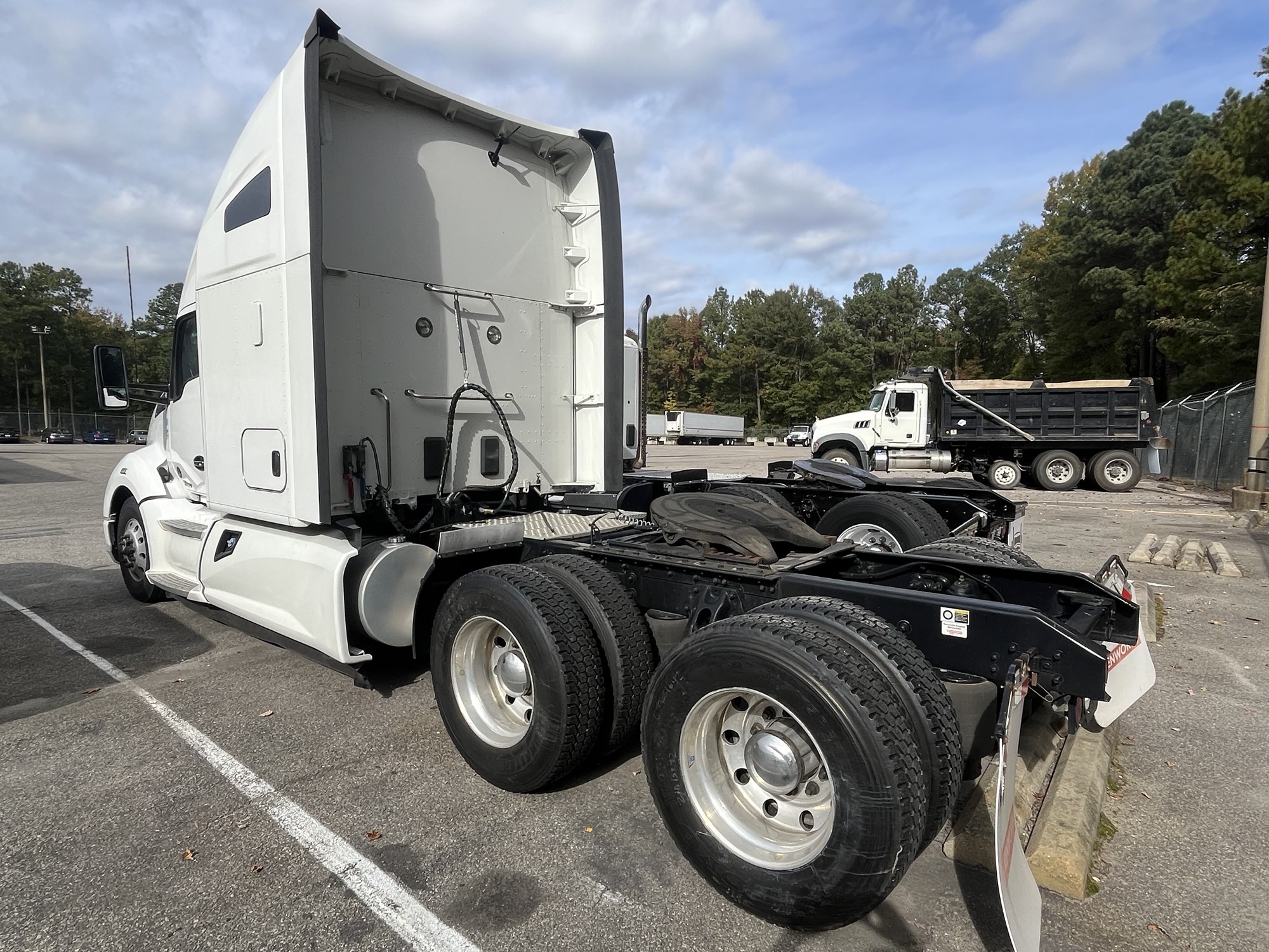 2022 Kenworth T680 - image 5 of 6