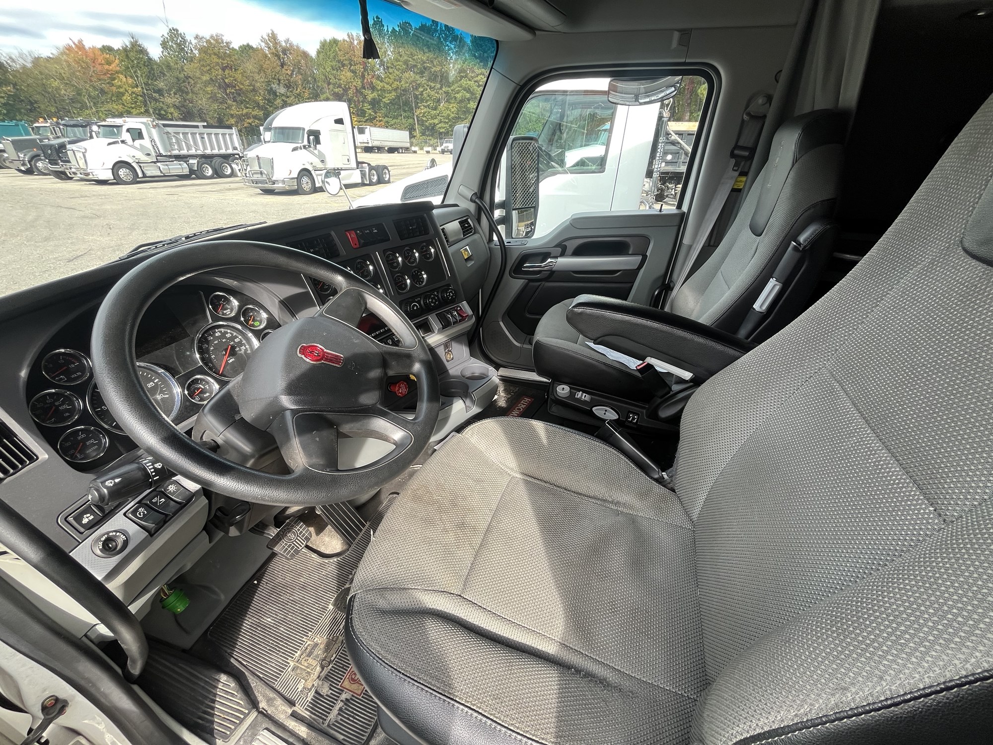 2022 Kenworth T680 - image 6 of 6