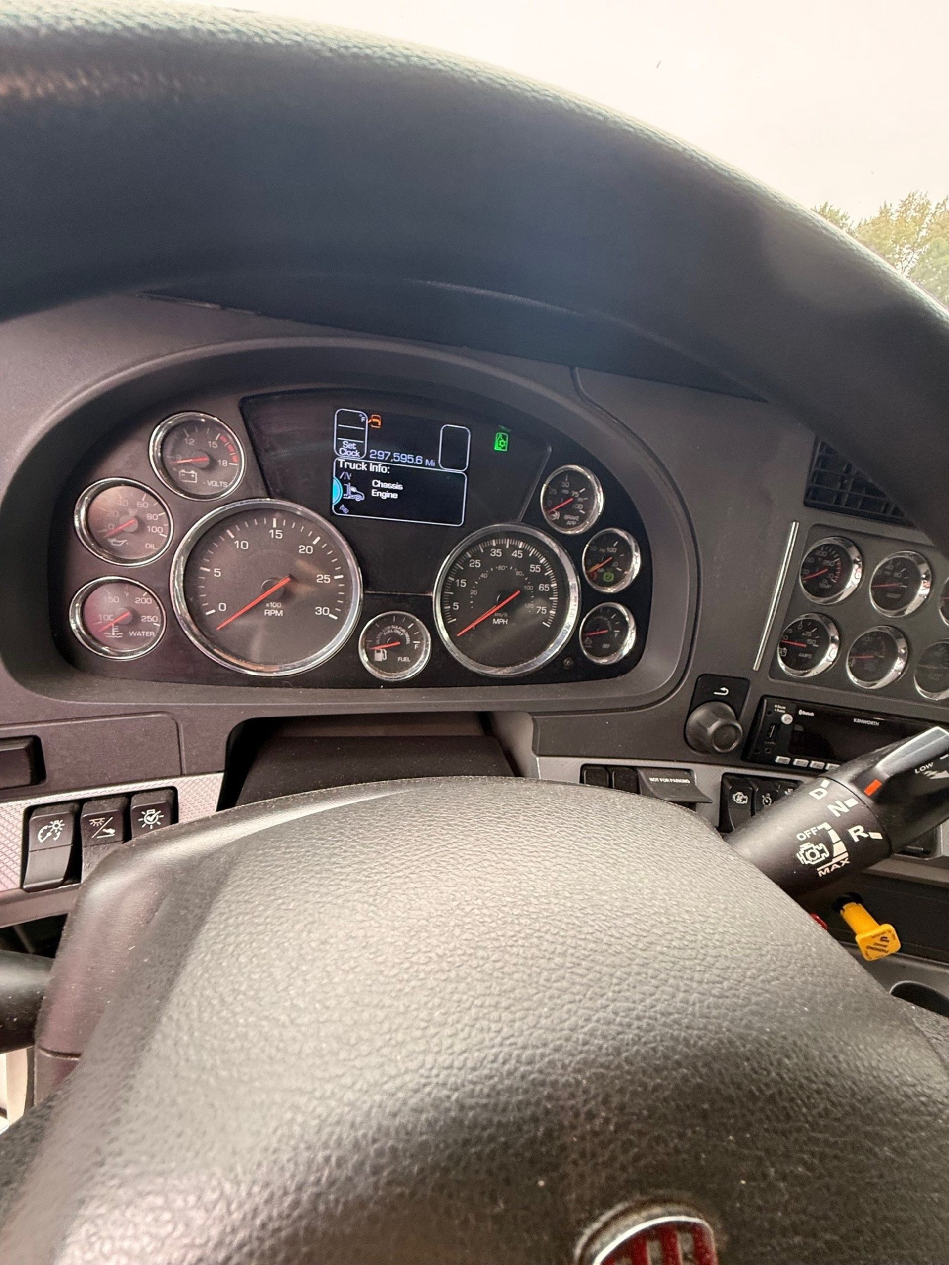 2022 Kenworth T680 - image 2 of 6