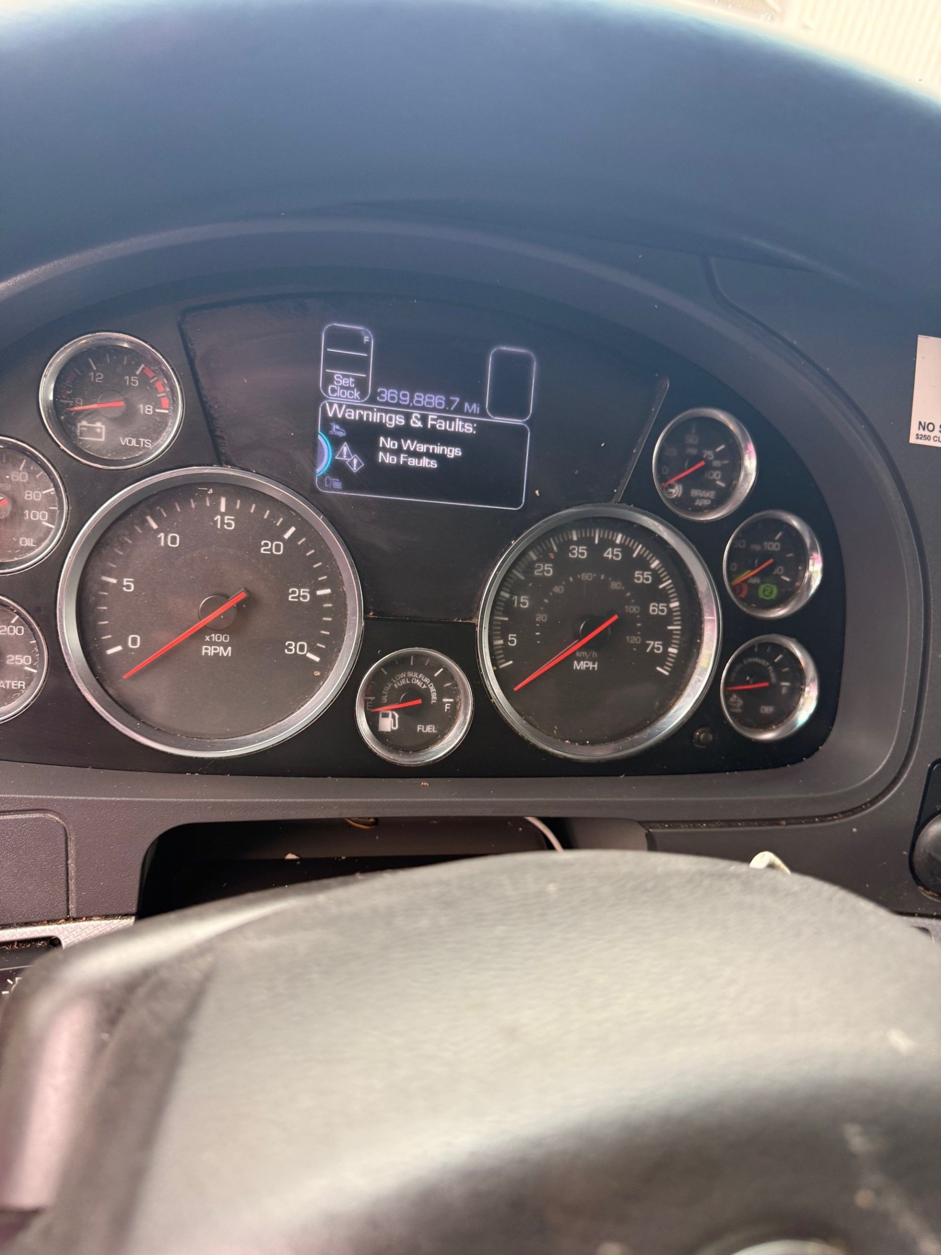 2022 Kenworth T680 - image 4 of 6