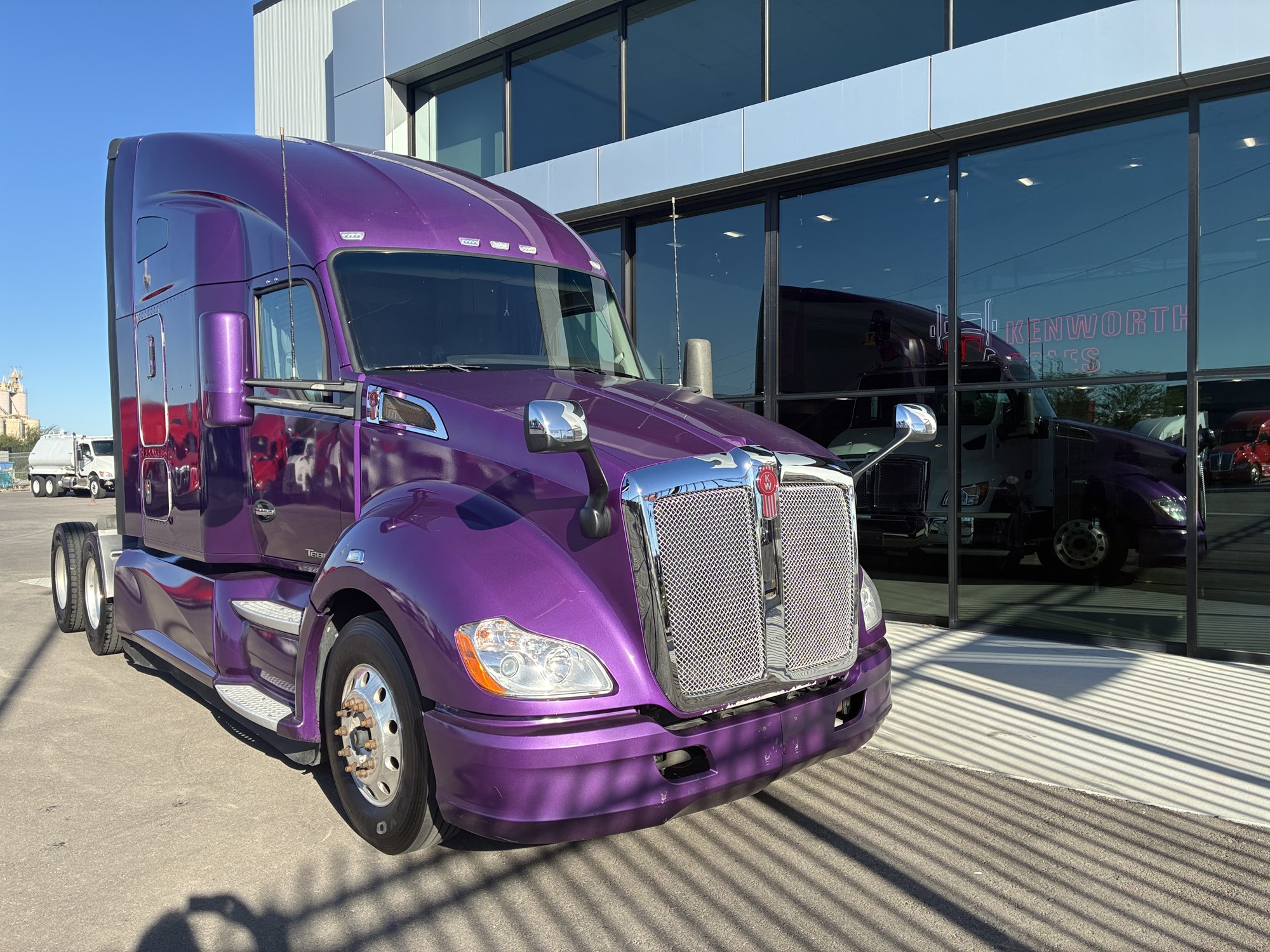 2022 Kenworth T680 - image 1 of 6