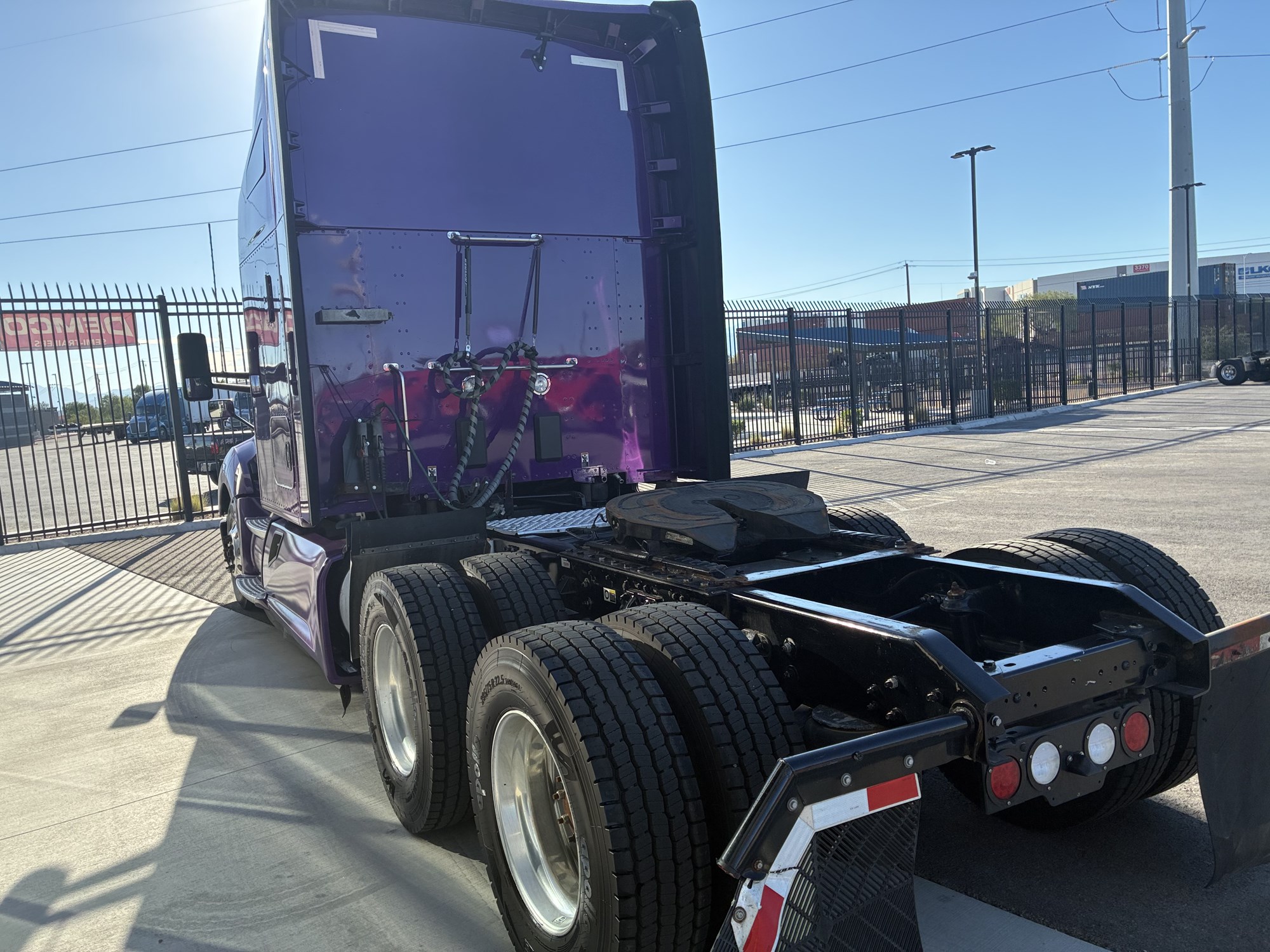 2022 Kenworth T680 - image 5 of 6