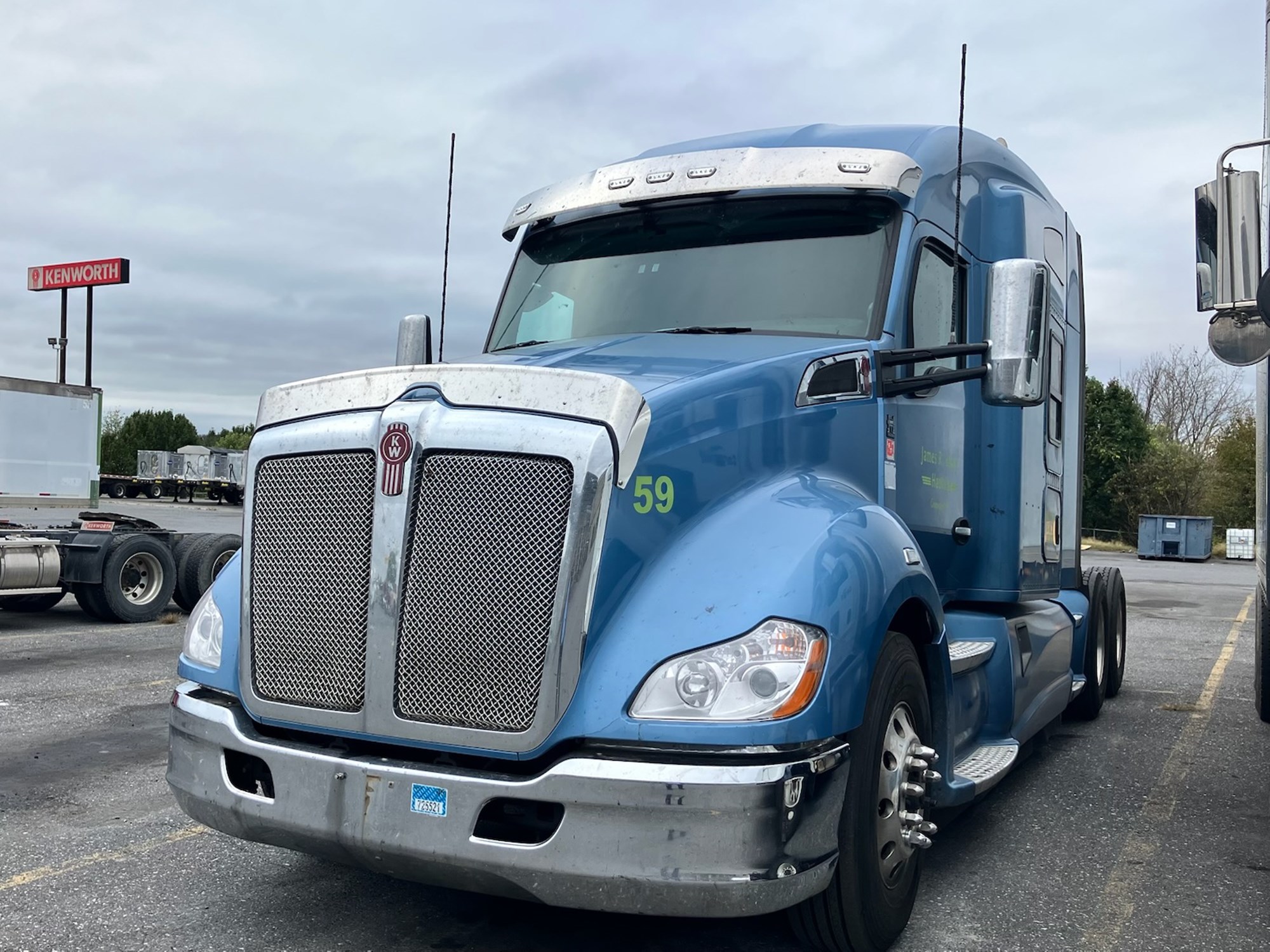 2022 Kenworth T680 2022 Kenworth T680 - image 1 of 1