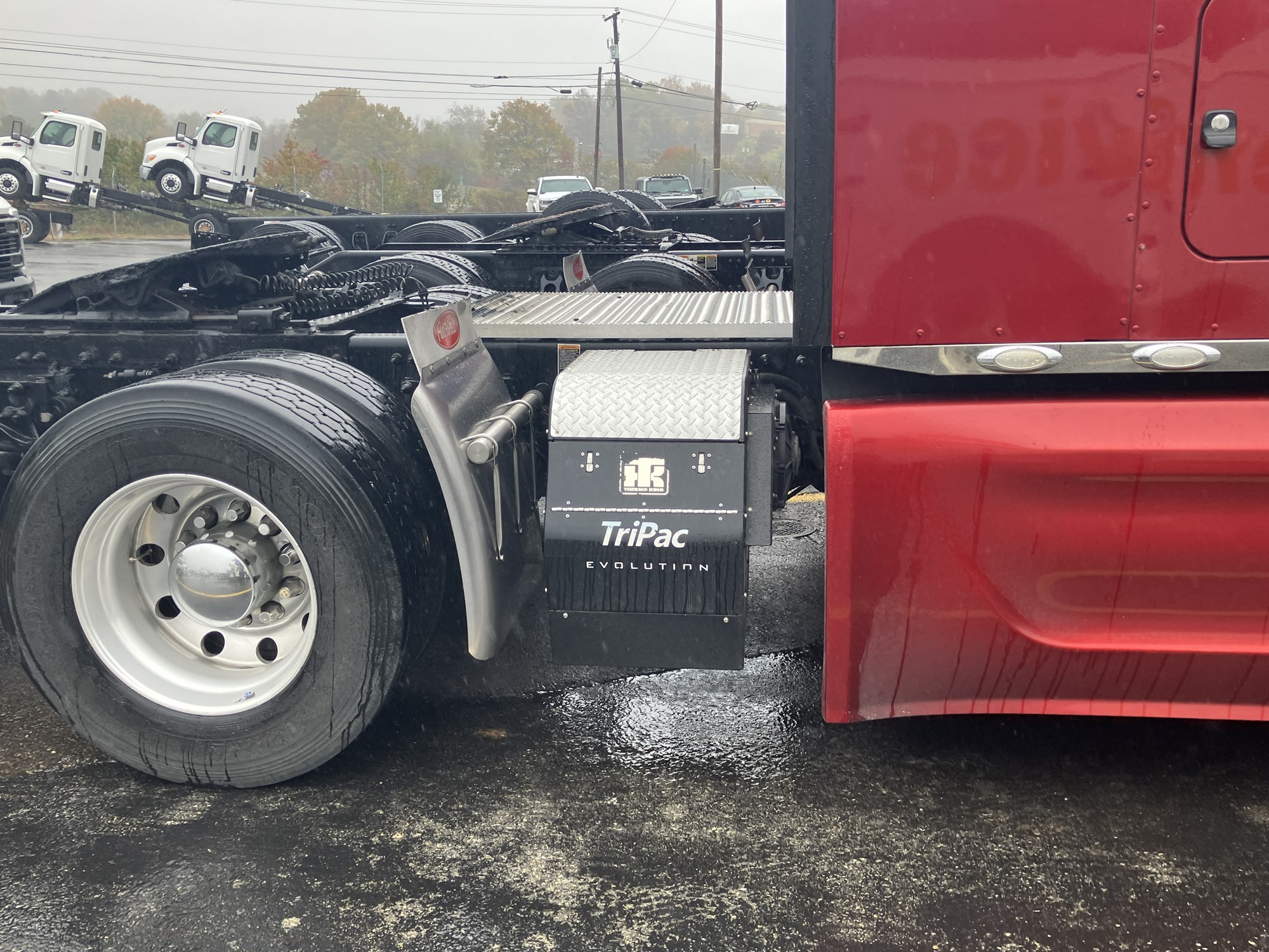 2023 Peterbilt 579 - image 2 of 3