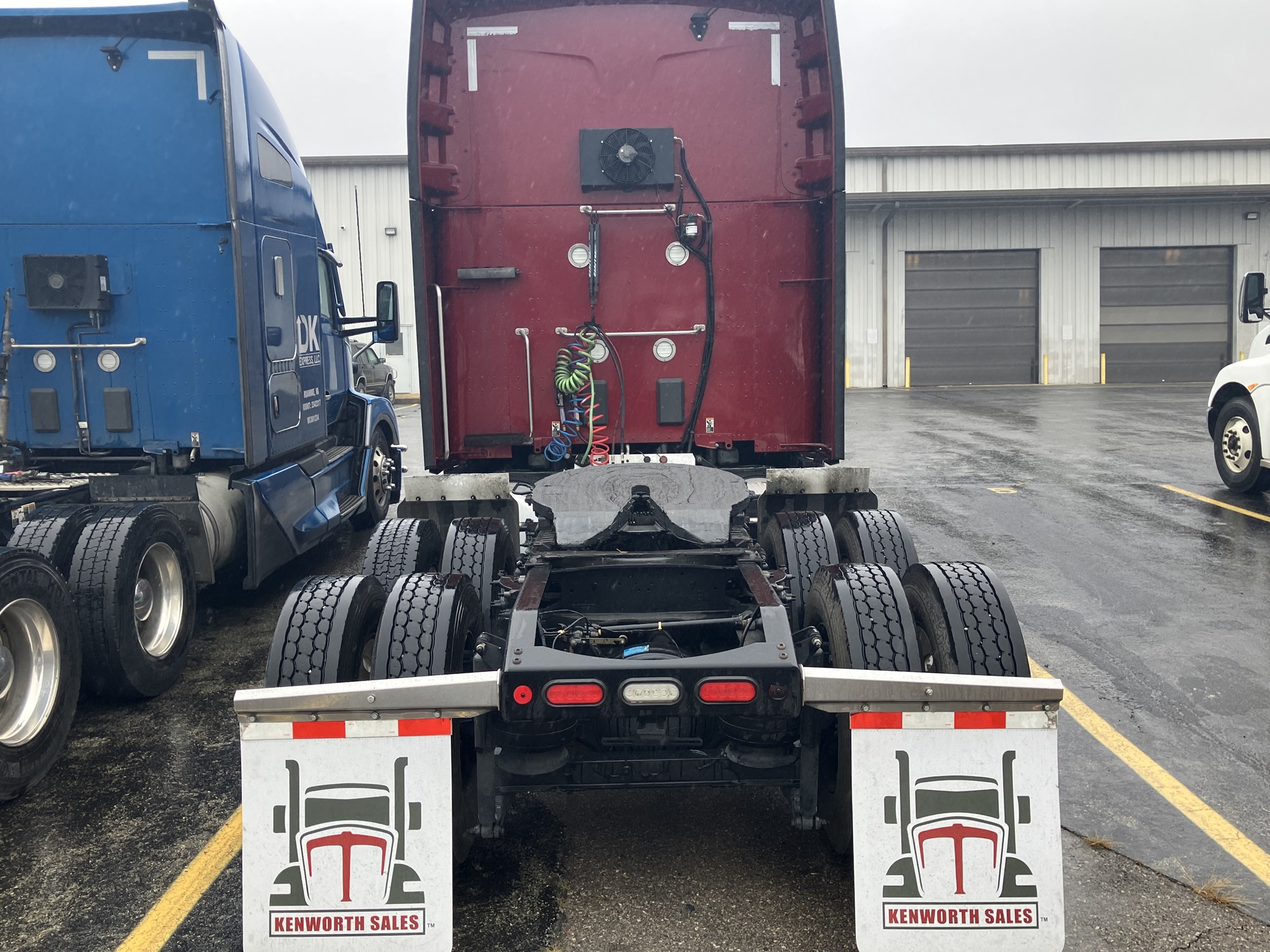 2023 Peterbilt 579 - image 3 of 3