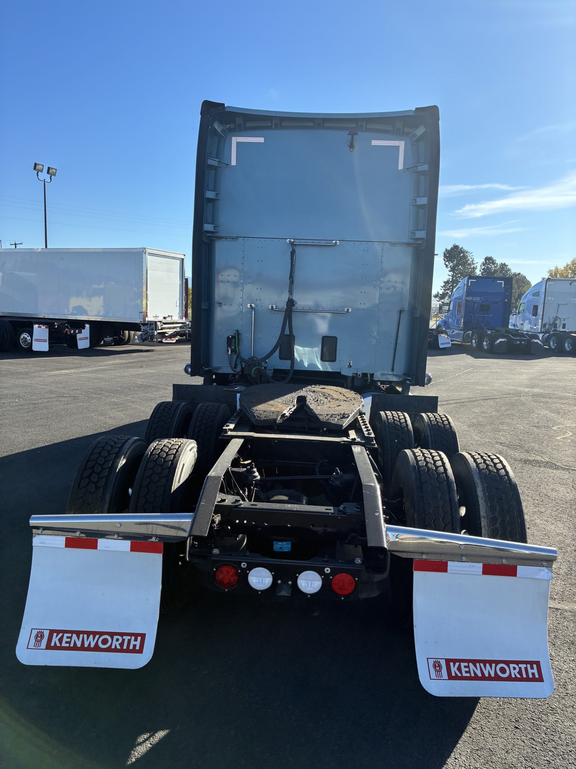 2023 Kenworth T680 - image 2 of 6