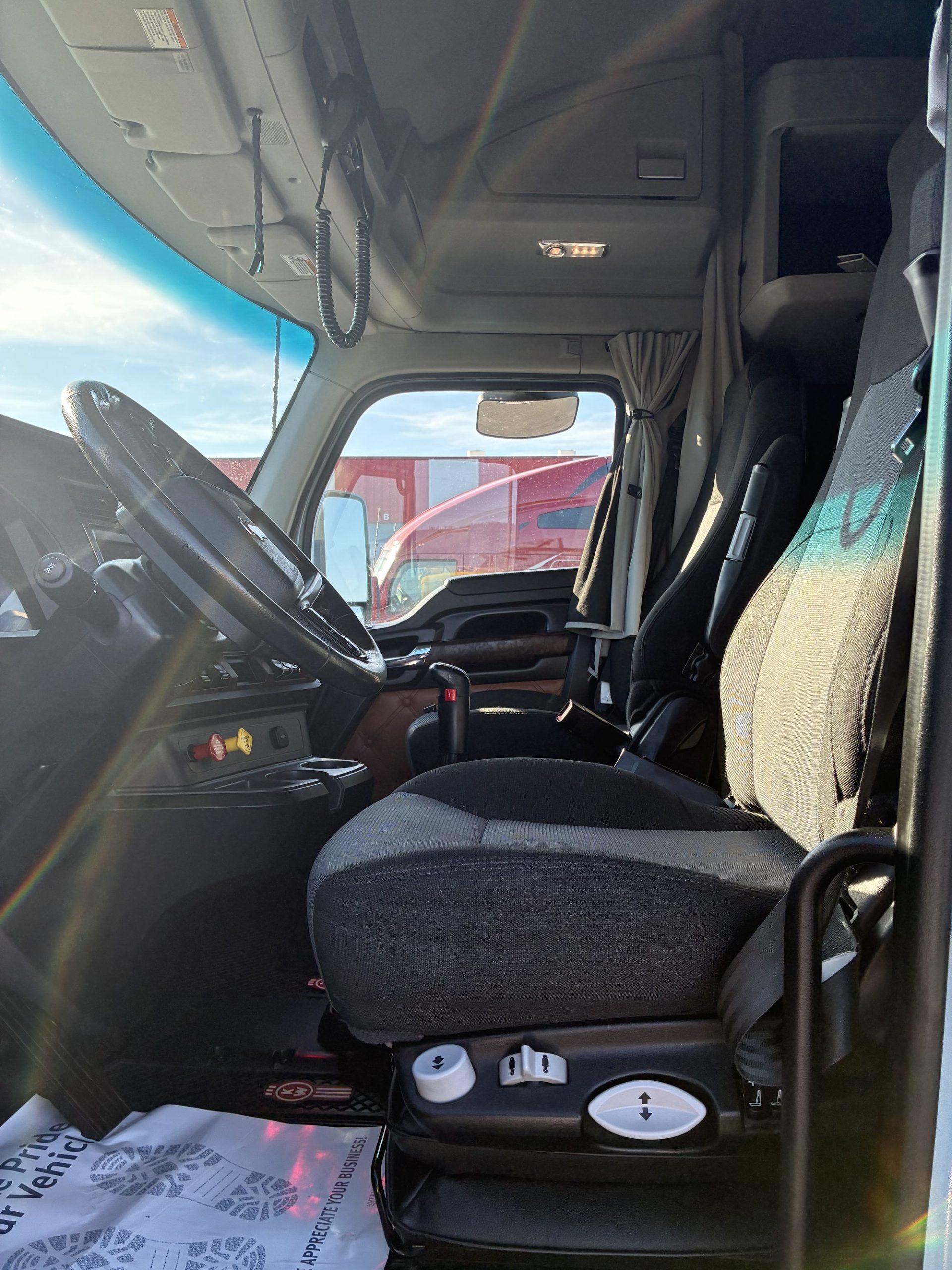 2023 Kenworth T680 - image 6 of 6