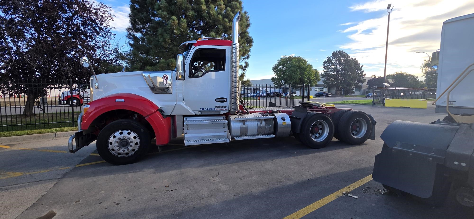 2022 Kenworth W990 - image 1 of 1