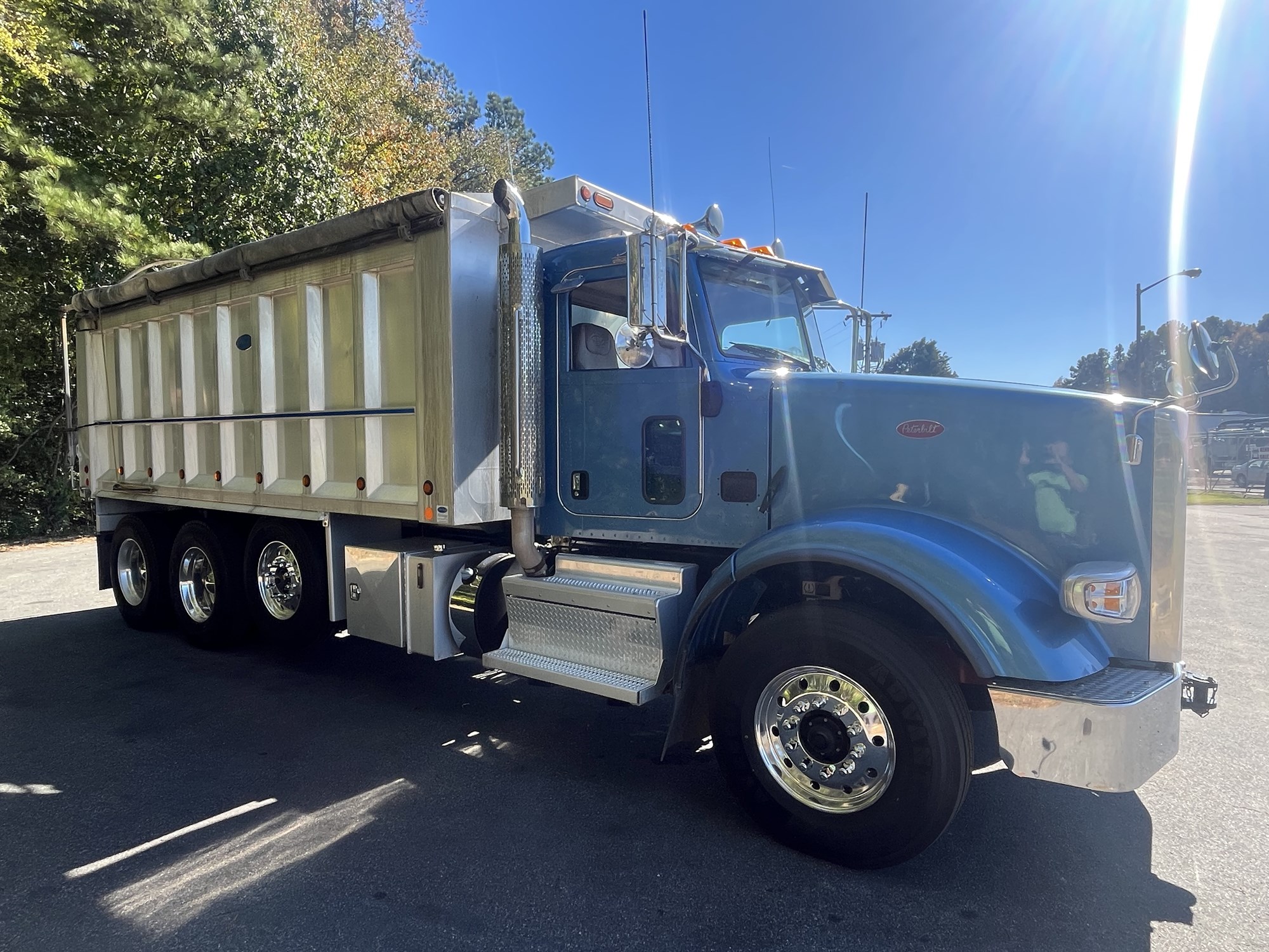 2024 Peterbilt 367 - image 3 of 6