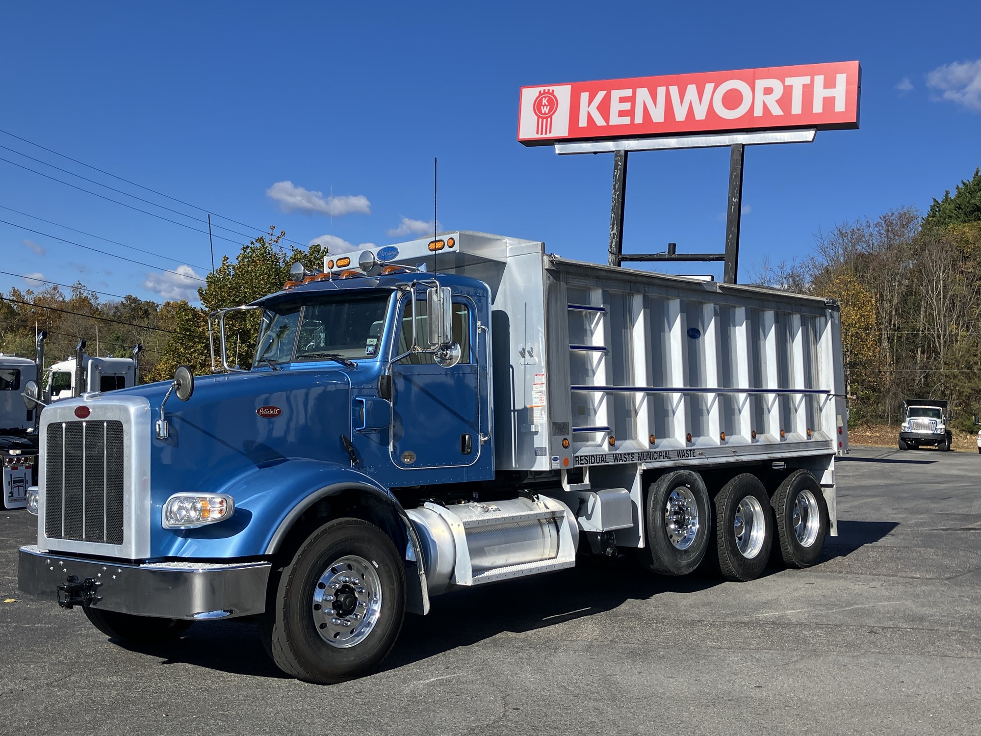 2024 Peterbilt 367 - image 2 of 6