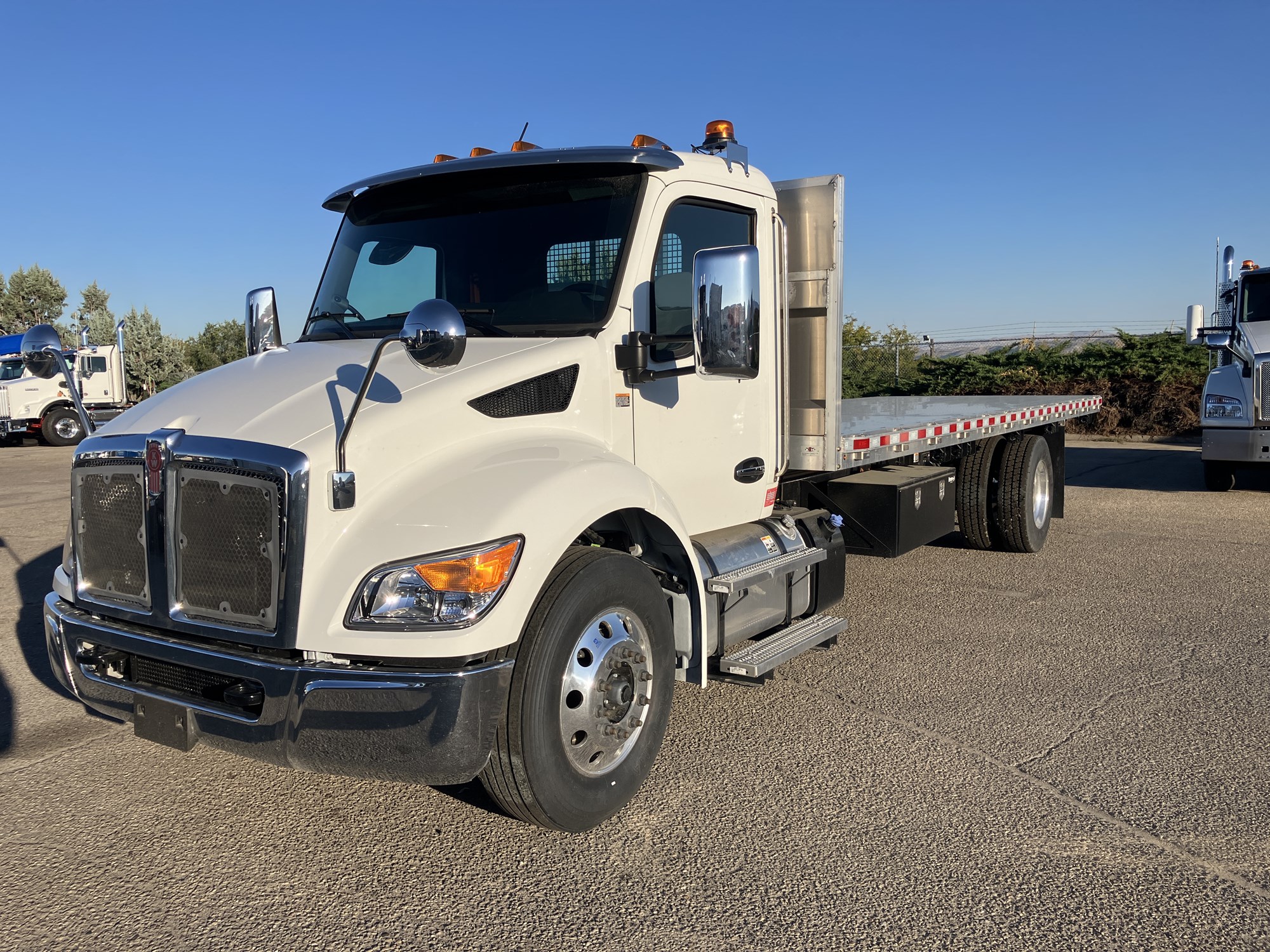 2025 Kenworth T280 - image 1 of 6