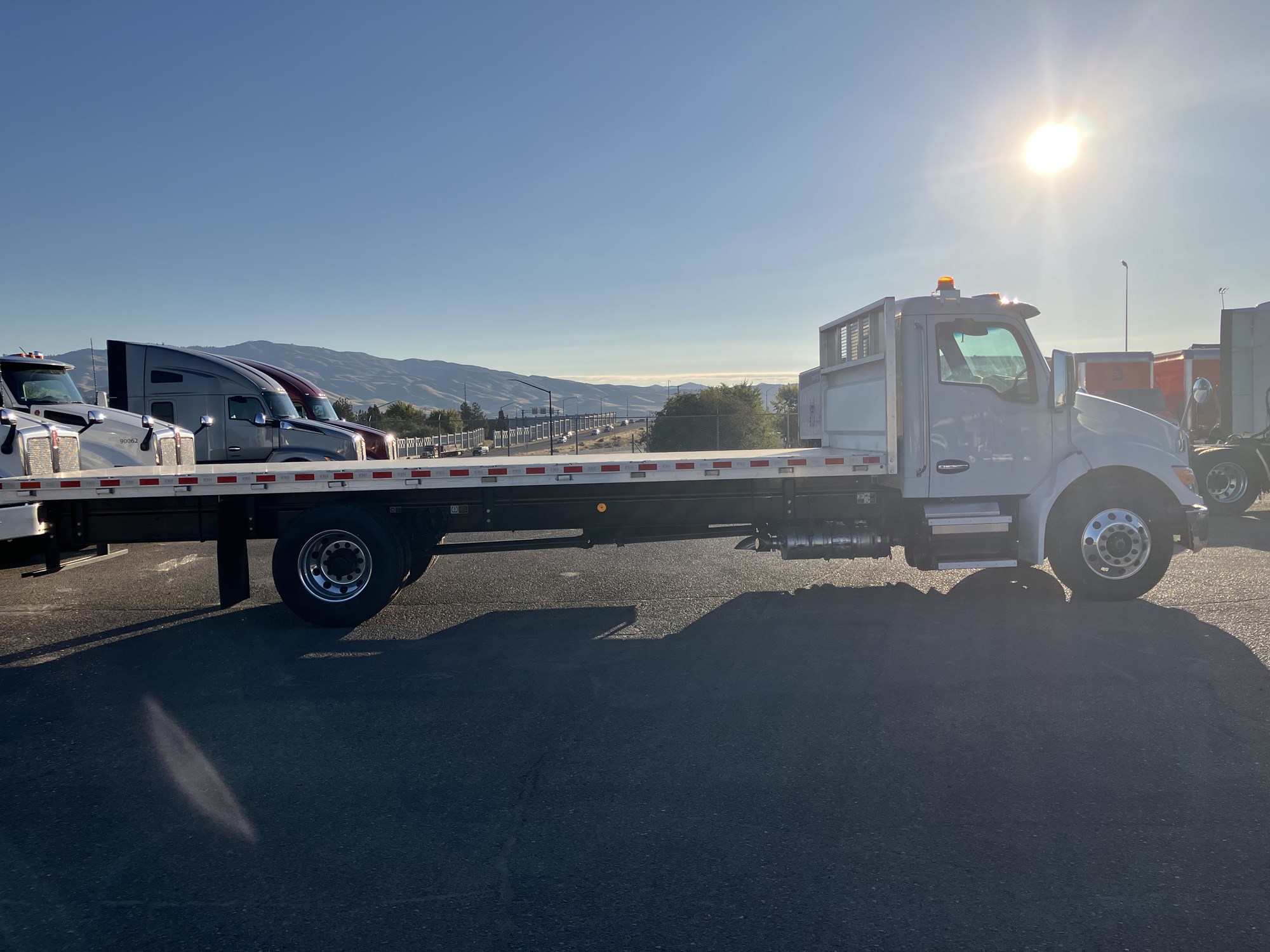 2025 Kenworth T280 - image 4 of 6